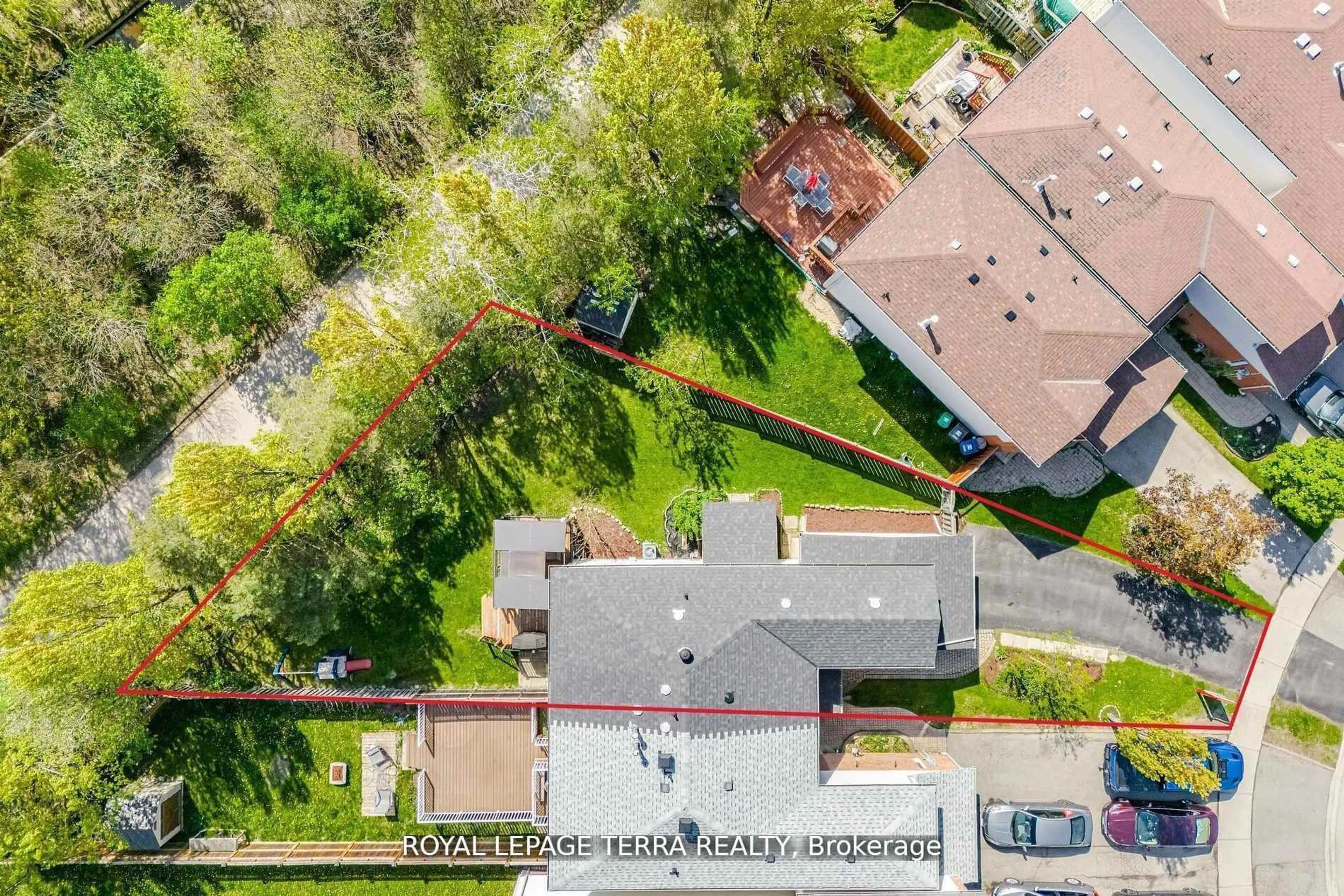 A pic from outside/outdoor area/front of a property/back of a property/a pic from drone, street for 3407 Nighthawk Tr, Mississauga Ontario L5N 6G5