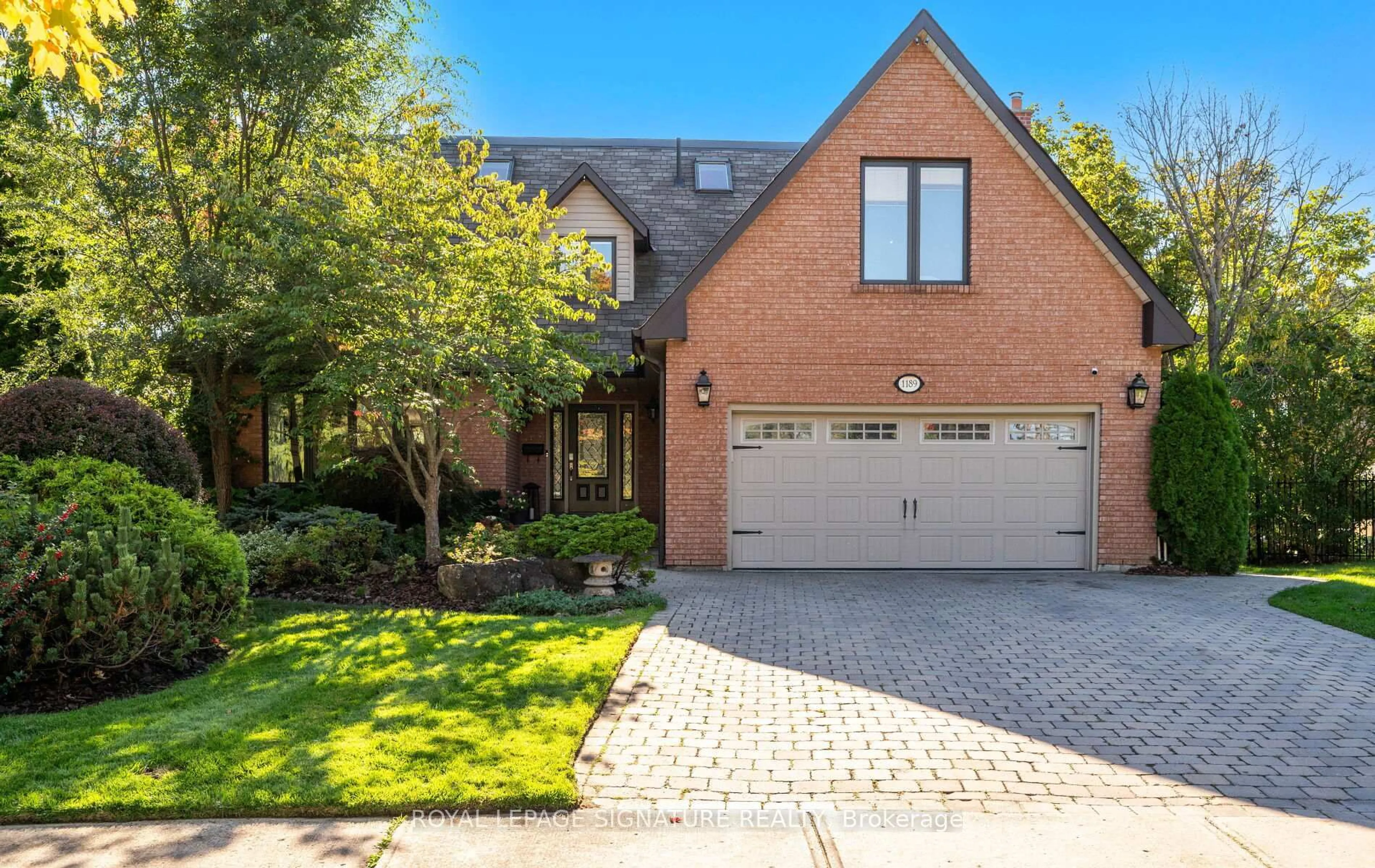 Home with brick exterior material, street for 1189 Ostler Crt, Mississauga Ontario L5C 3G5