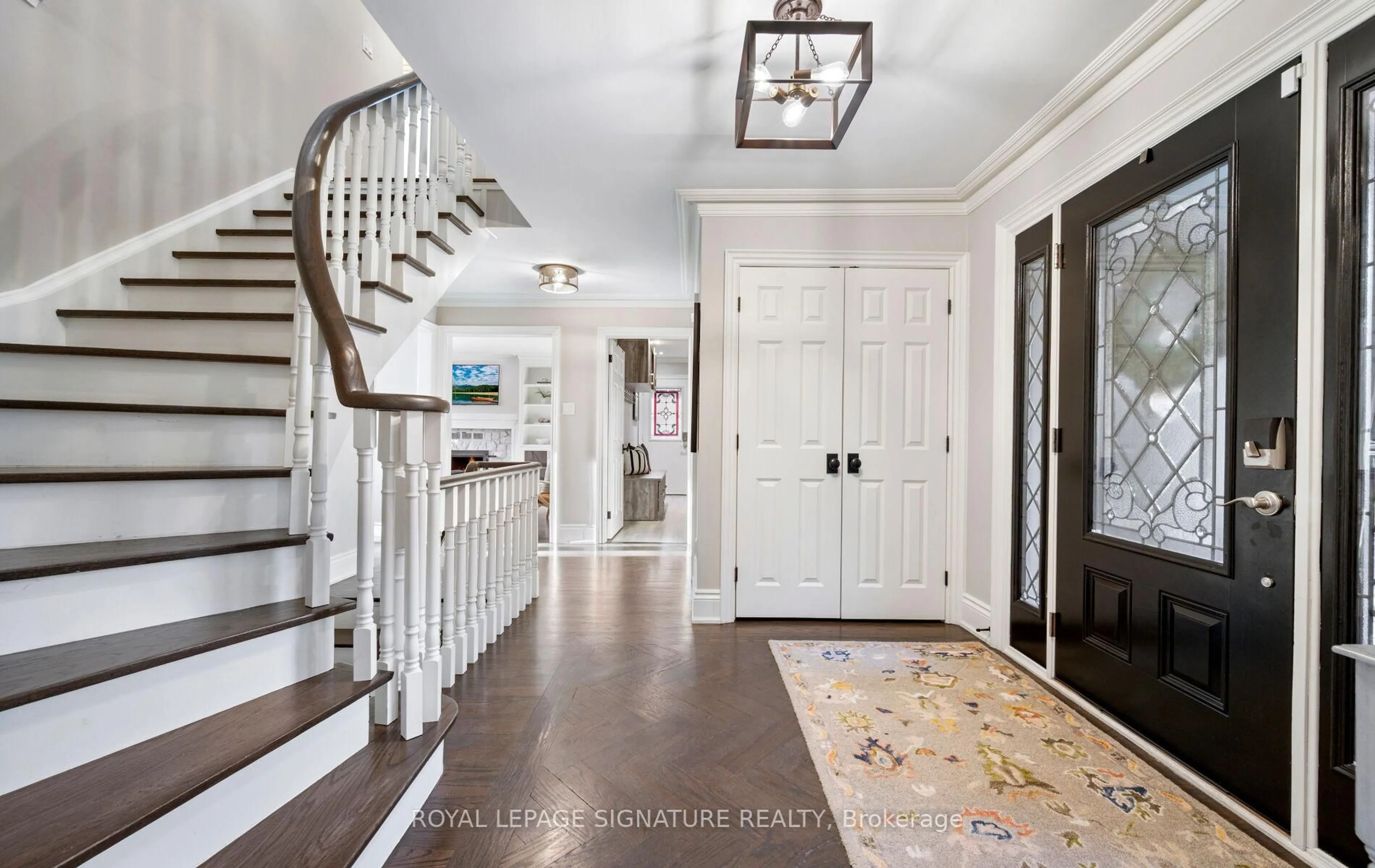 Indoor entryway for 1189 Ostler Crt, Mississauga Ontario L5C 3G5