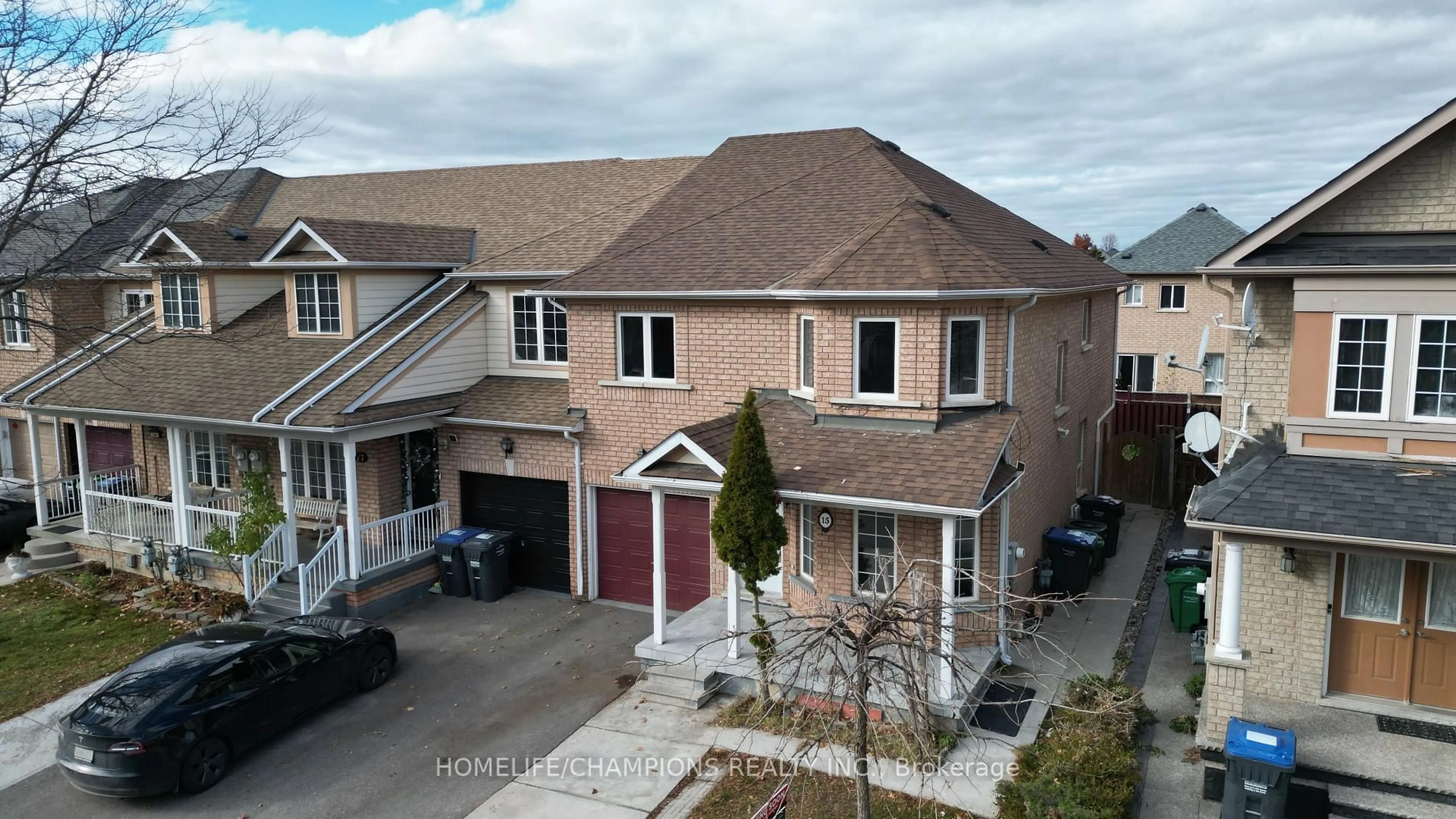 A pic from outside/outdoor area/front of a property/back of a property/a pic from drone, street for 15 Redfinch Way, Brampton Ontario L7A 2B2