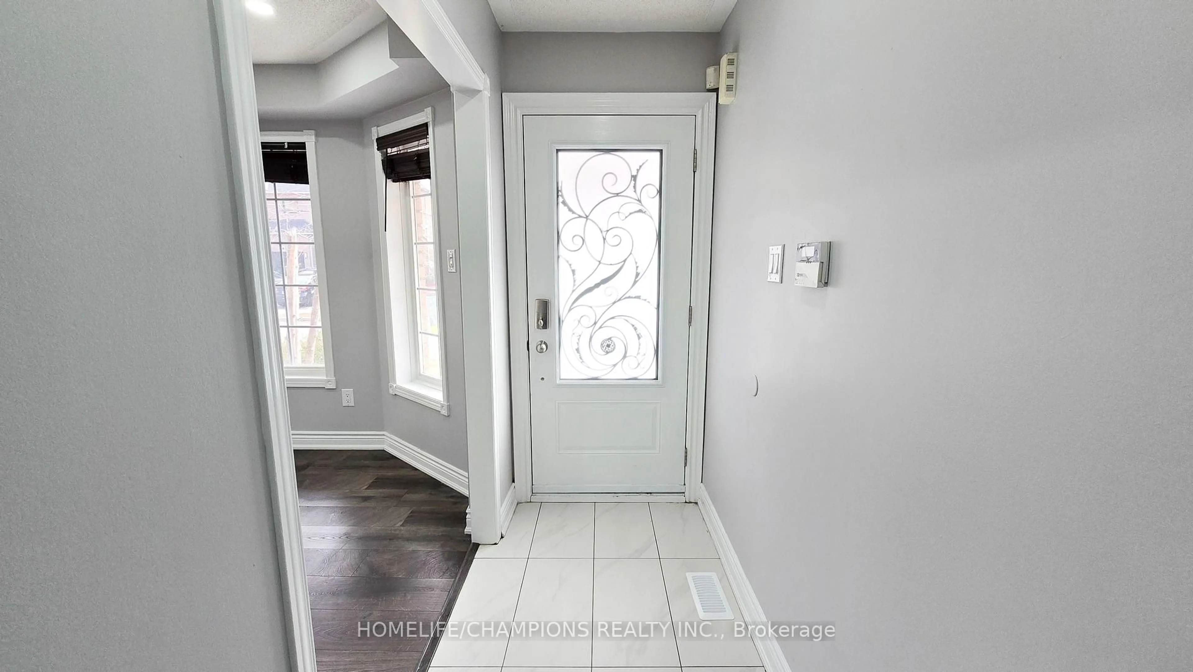 Indoor entryway for 15 Redfinch Way, Brampton Ontario L7A 2B2
