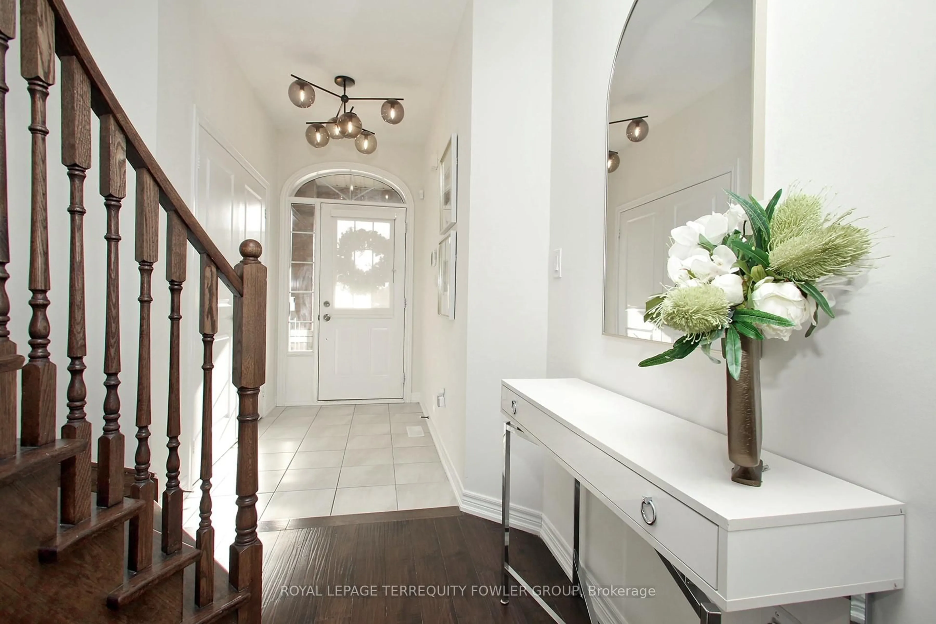 Indoor entryway for 16 True Blue Cres, Caledon Ontario L7E 4K6