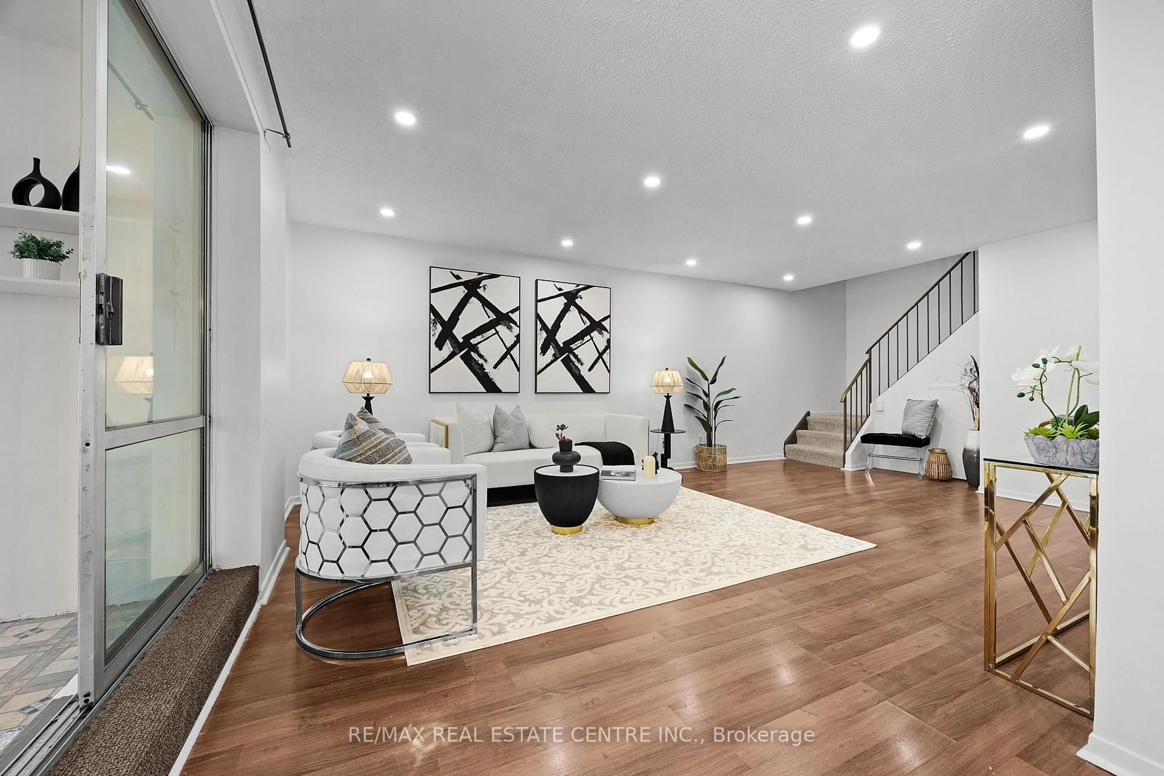 Unknown for 3025 The Credit Woodlands #250, Mississauga Ontario L5C 2V3