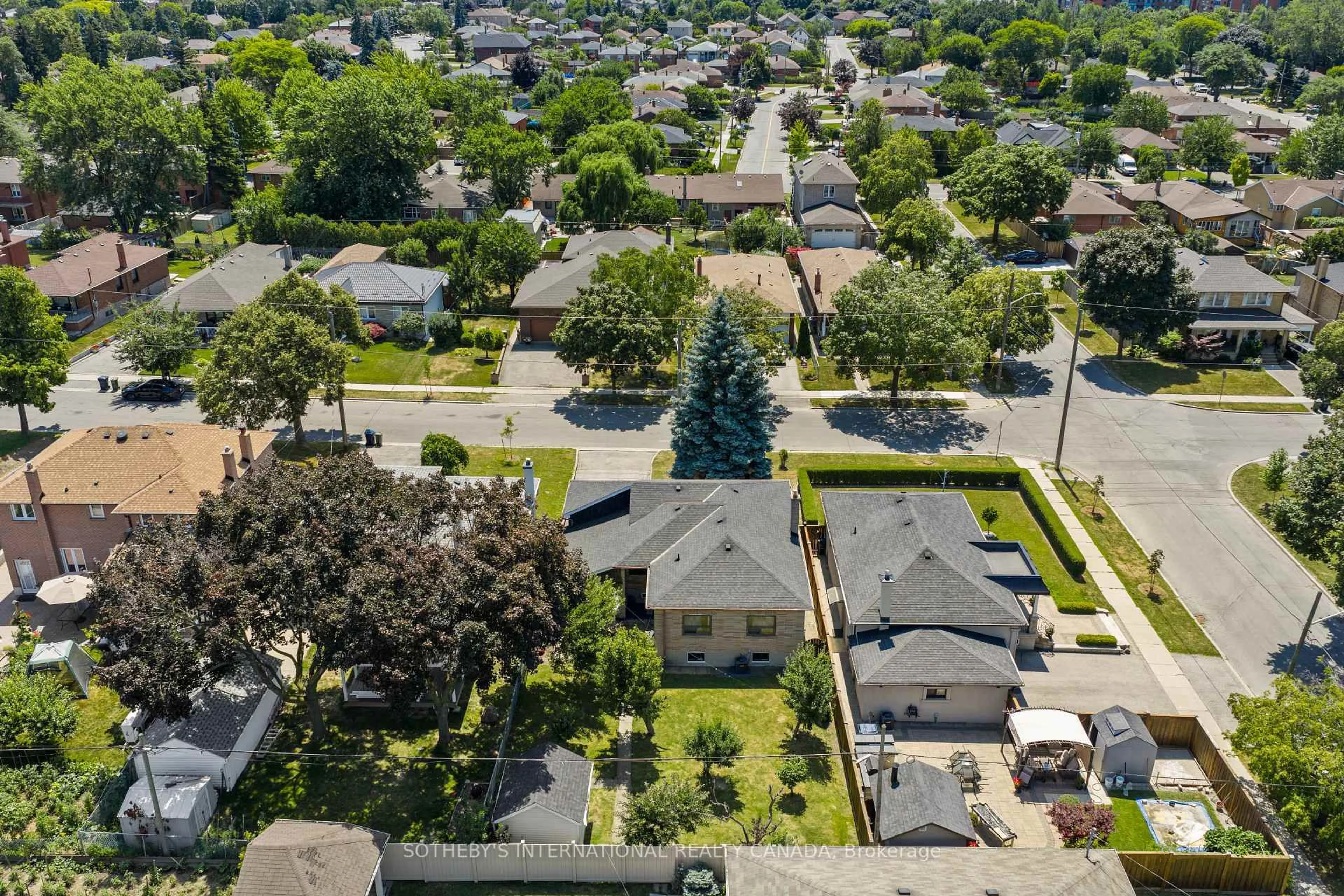 A pic from outside/outdoor area/front of a property/back of a property/a pic from drone, street for 76 Lawnside Dr, Toronto Ontario M6L 1Z7