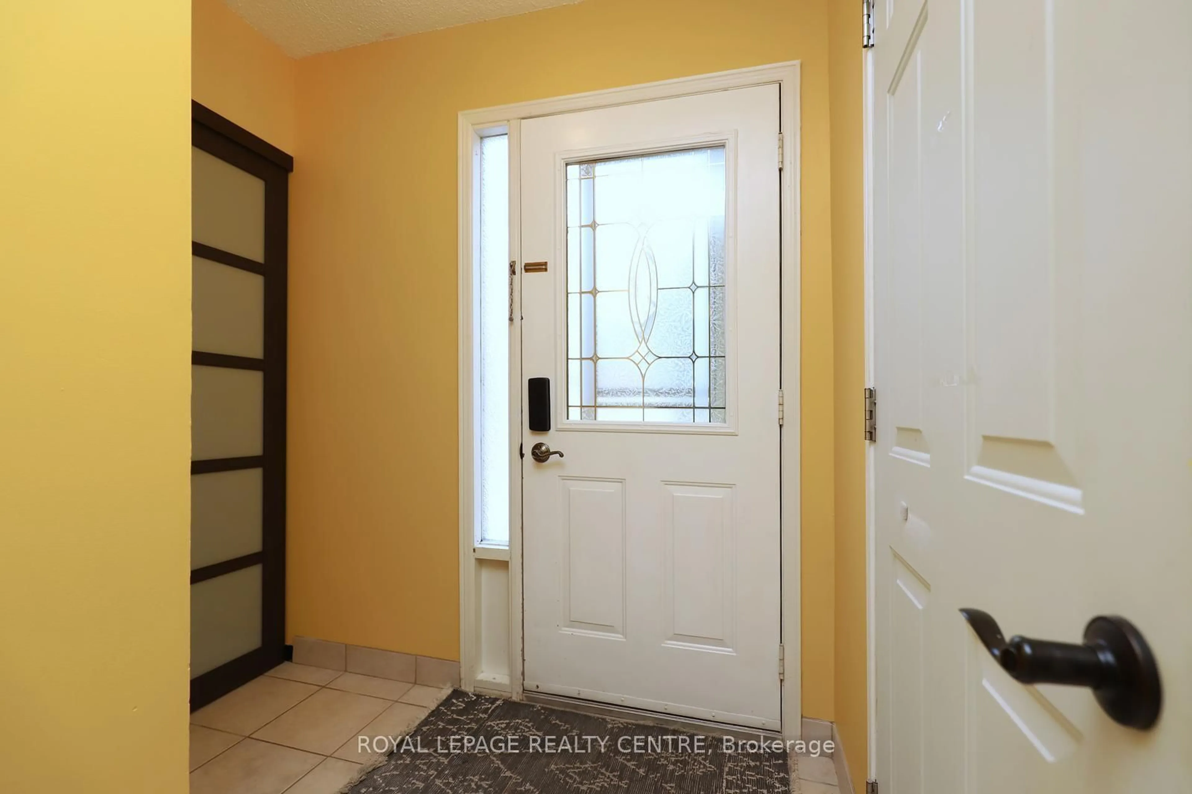 Indoor entryway for 1214 KIRSTIE Crt #61, Oakville Ontario L6H 5C8