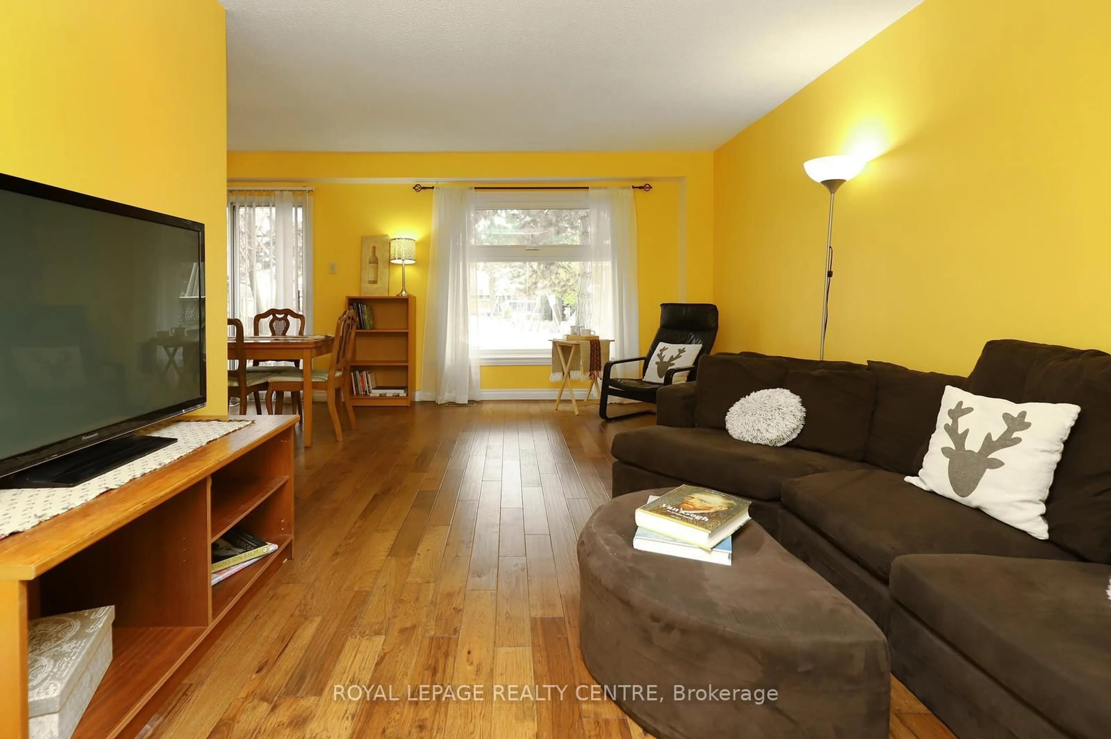 Living room with furniture, wood/laminate floor for 1214 KIRSTIE Crt #61, Oakville Ontario L6H 5C8