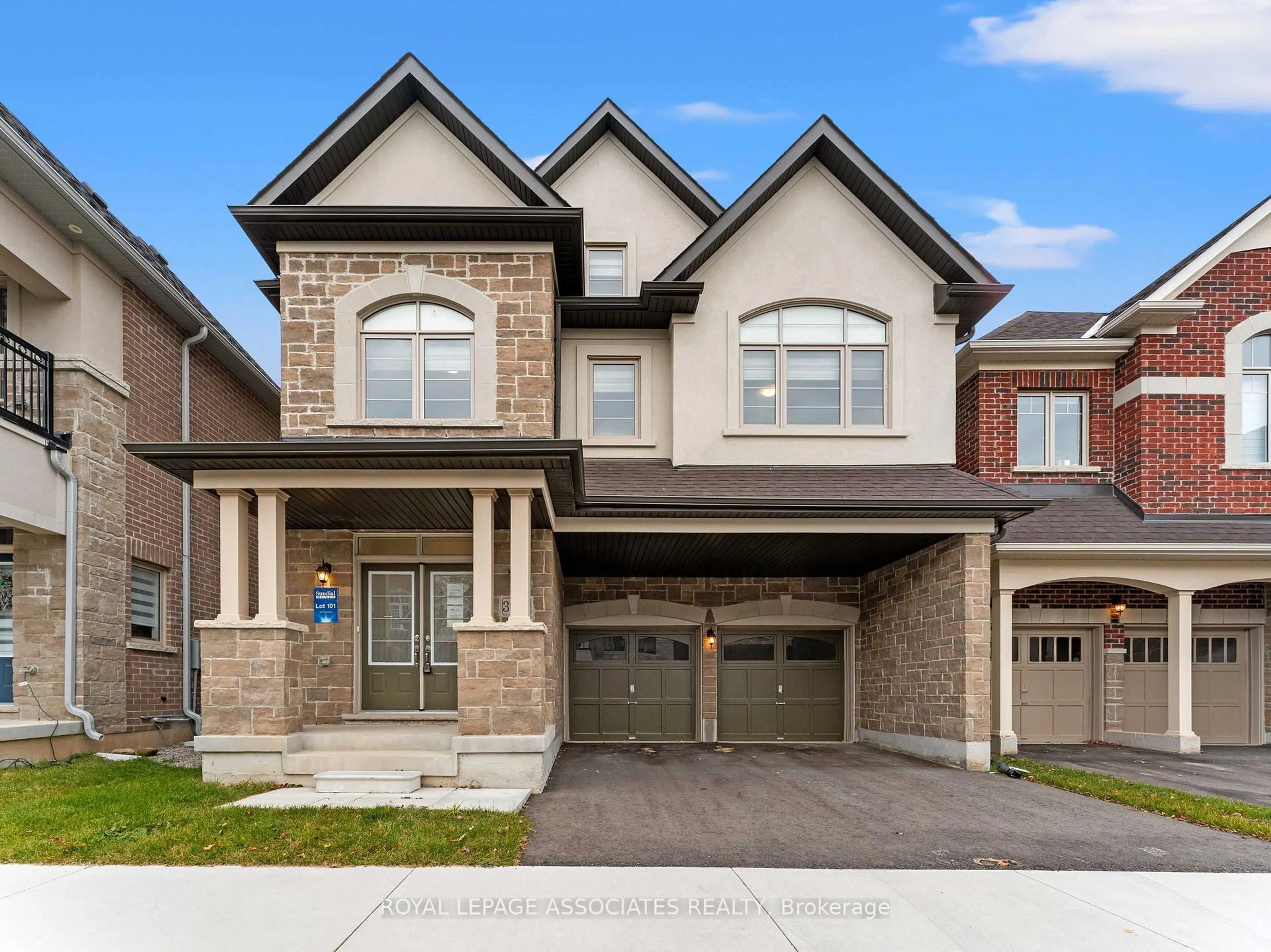 Home with brick exterior material, street for 3909 Koenig Rd, Burlington Ontario L7M 0Z9