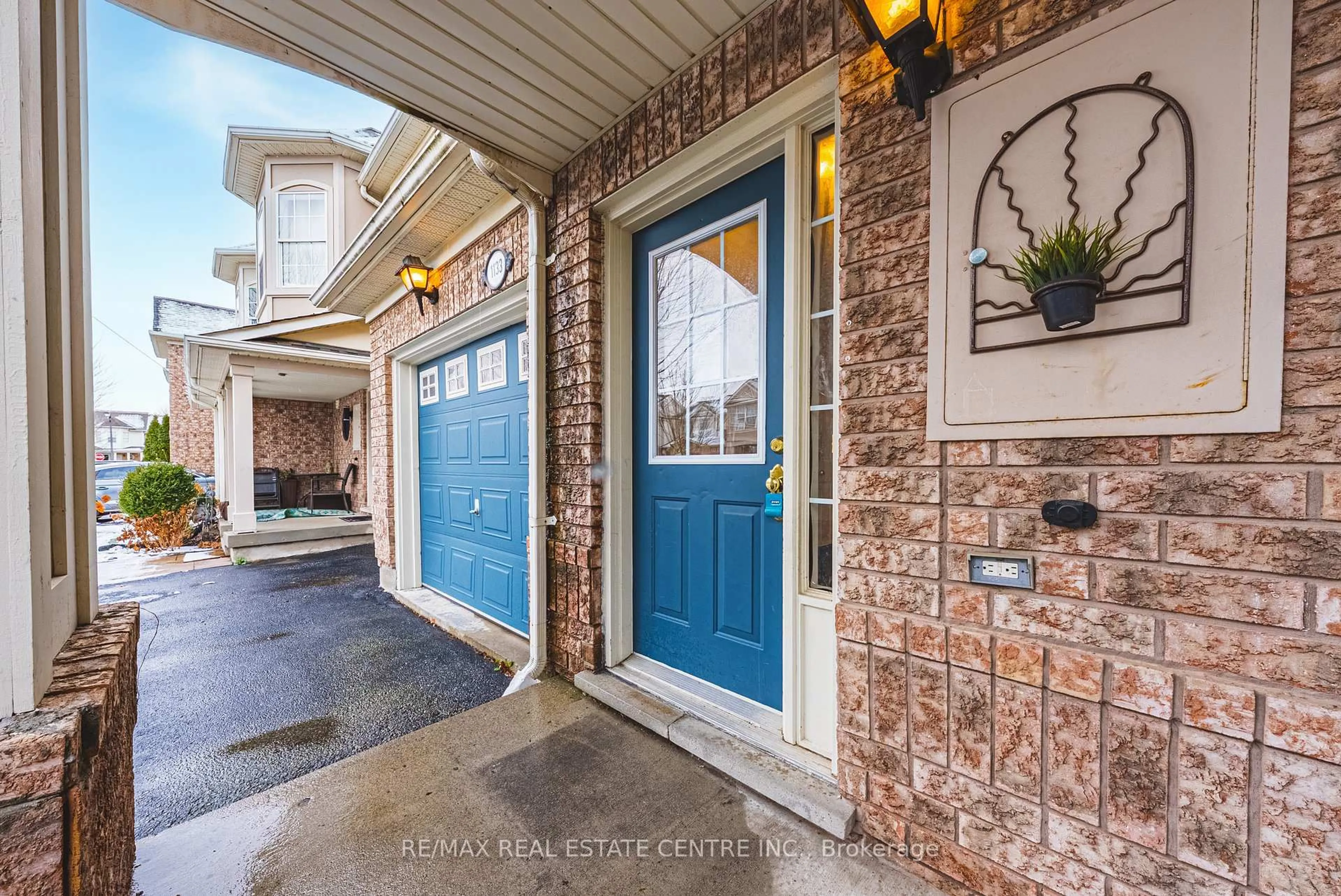 Indoor entryway for 1133 Barclay Circ, Milton Ontario L9T 5V9