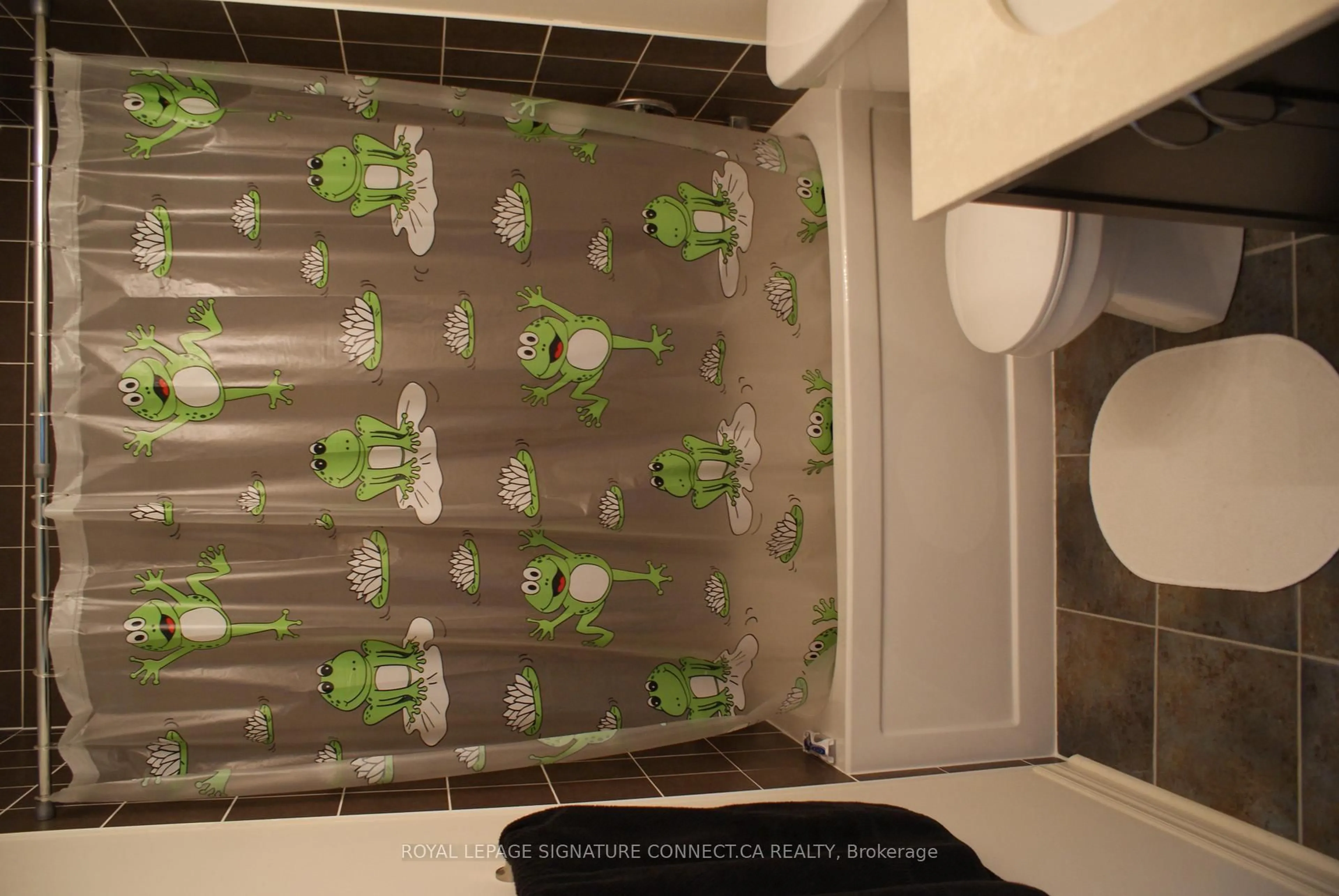 Standard bathroom, ceramic/tile floor for 3865 Lakeshore Blvd #209, Toronto Ontario M8W 0A2