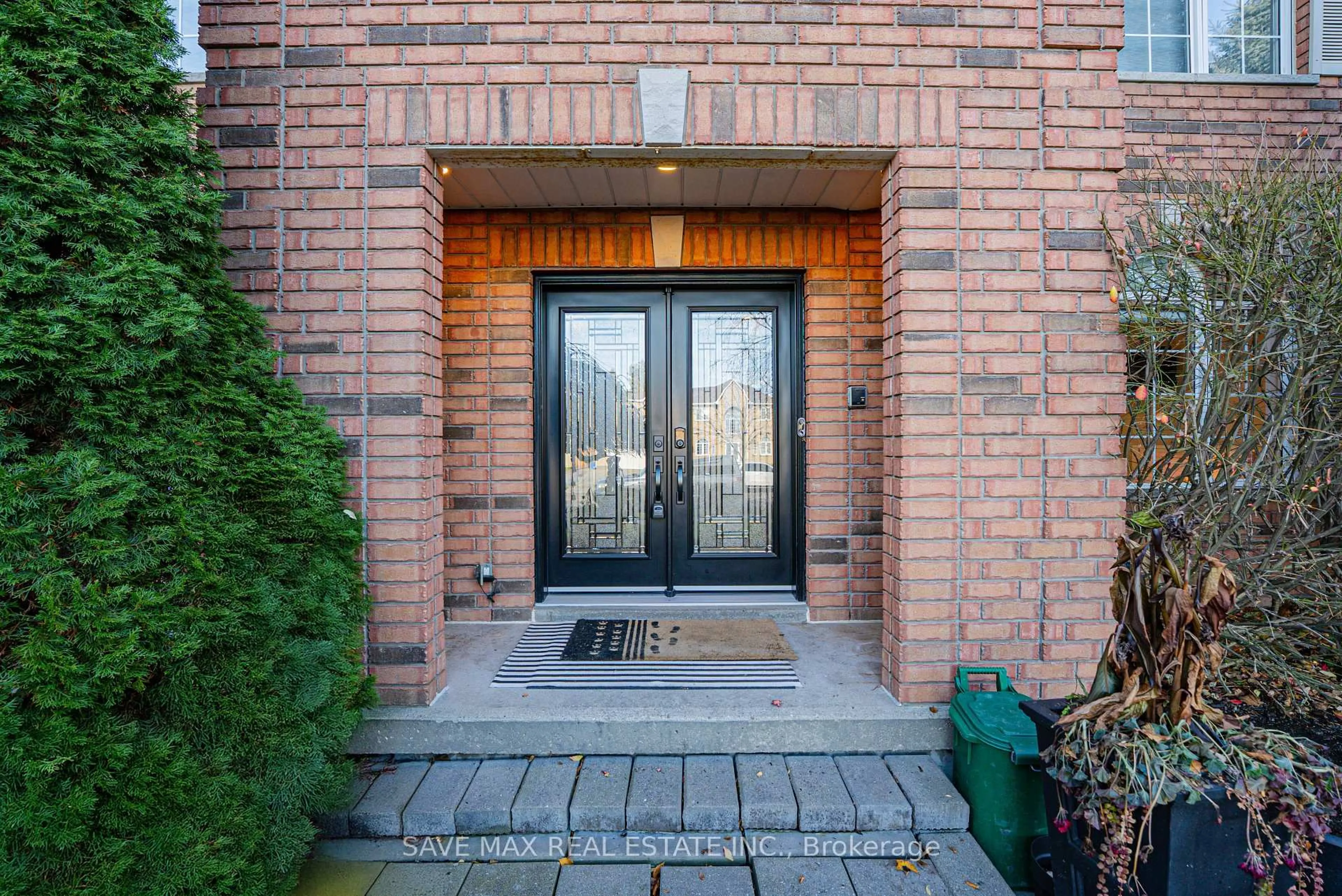 Indoor foyer for 77 Colonel Bertram Rd, Brampton Ontario L6Z 4T6