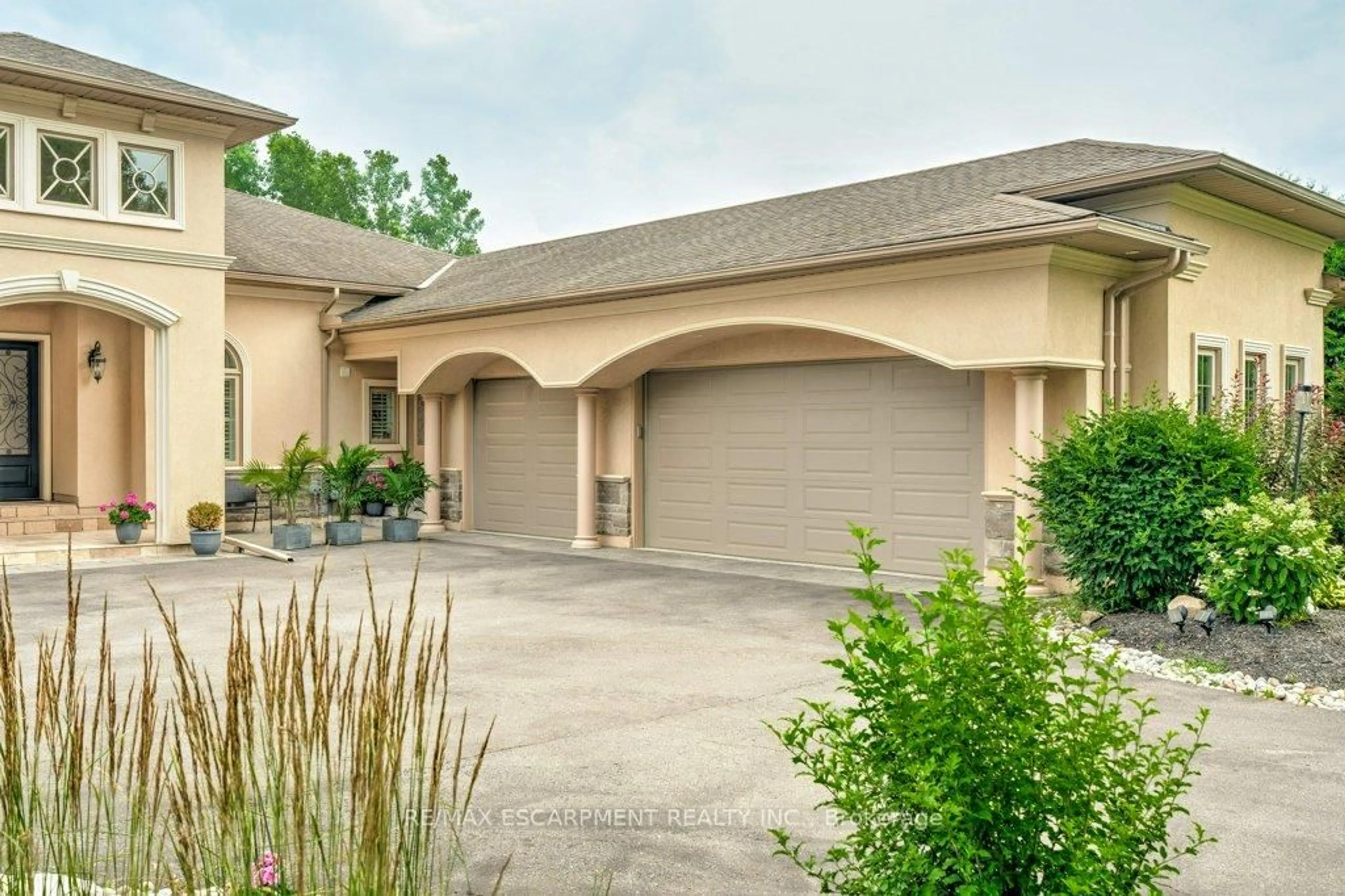 Unknown for 2462 No 2 Sdrd, Burlington Ontario L7P 0H1