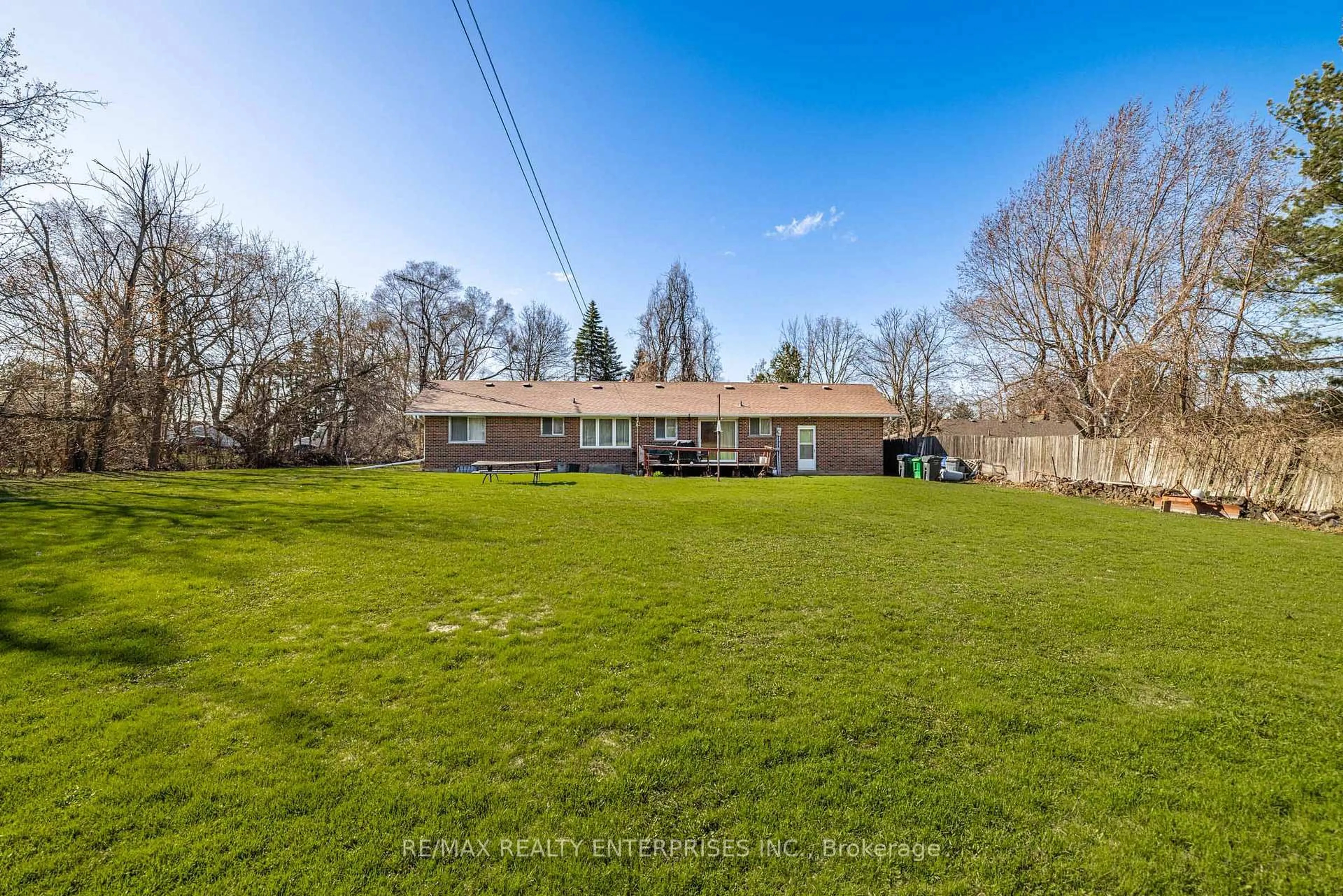 A pic from outside/outdoor area/front of a property/back of a property/a pic from drone, unknown for 2739 Embleton Rd, Brampton Ontario L6Y 0E8