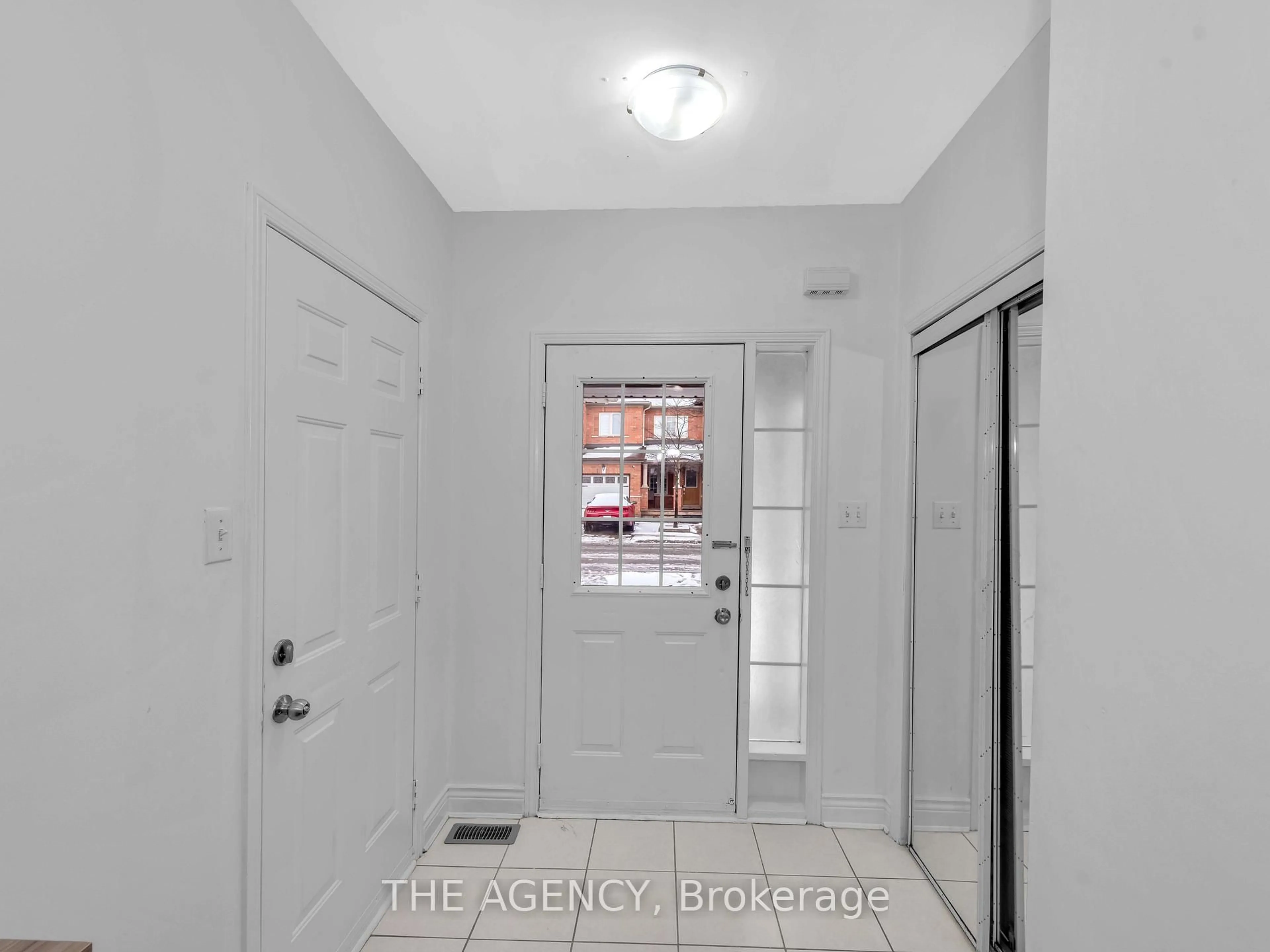 Indoor entryway for 3 Rockgarden Tr, Brampton Ontario L6R 3M9