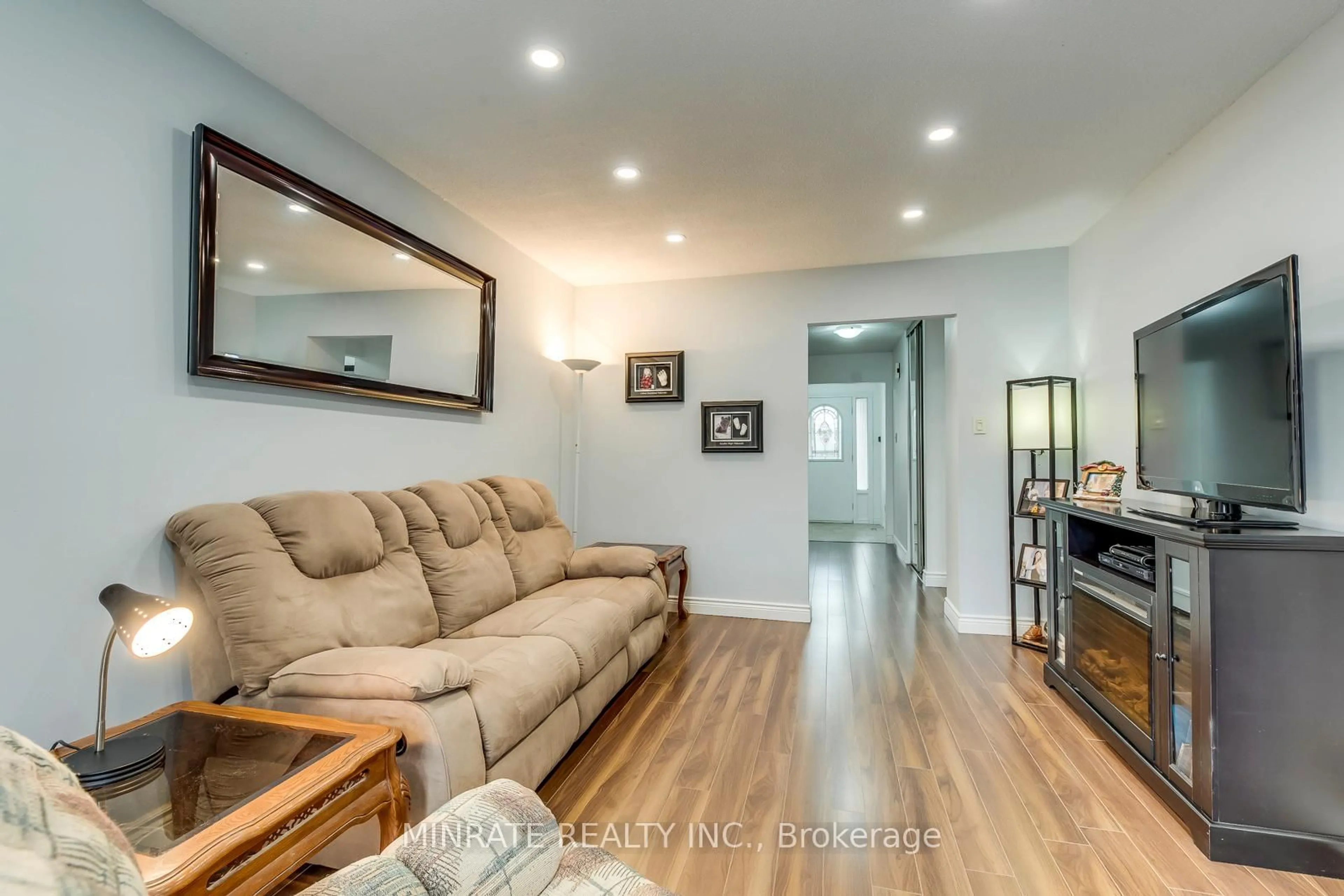 Living room with furniture, wood/laminate floor for 1548 Newlands Cres #14, Burlington Ontario L7M 1V6