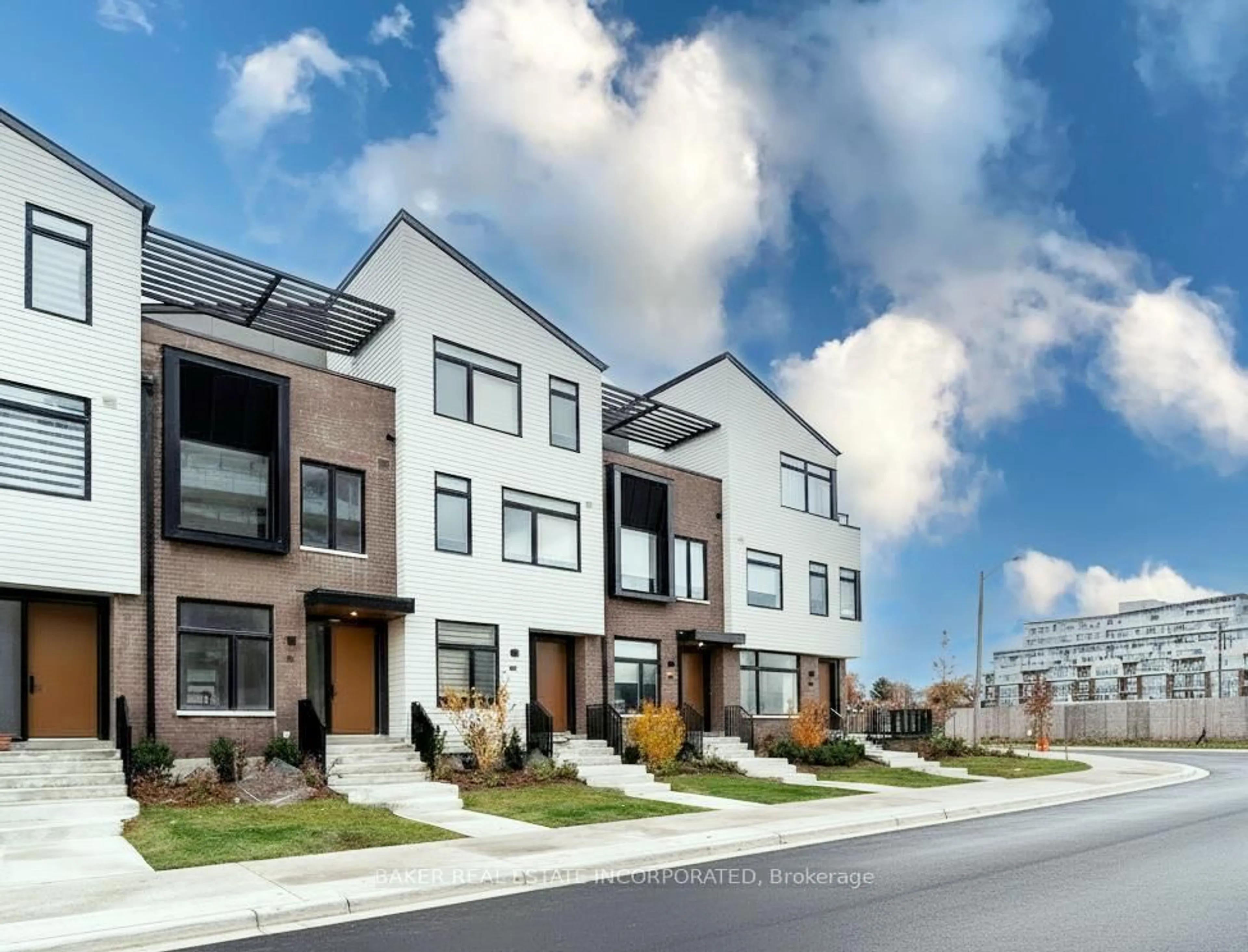 Home with brick exterior material, street for 50 Coveside Dr #31, Mississauga Ontario L5H 0B2