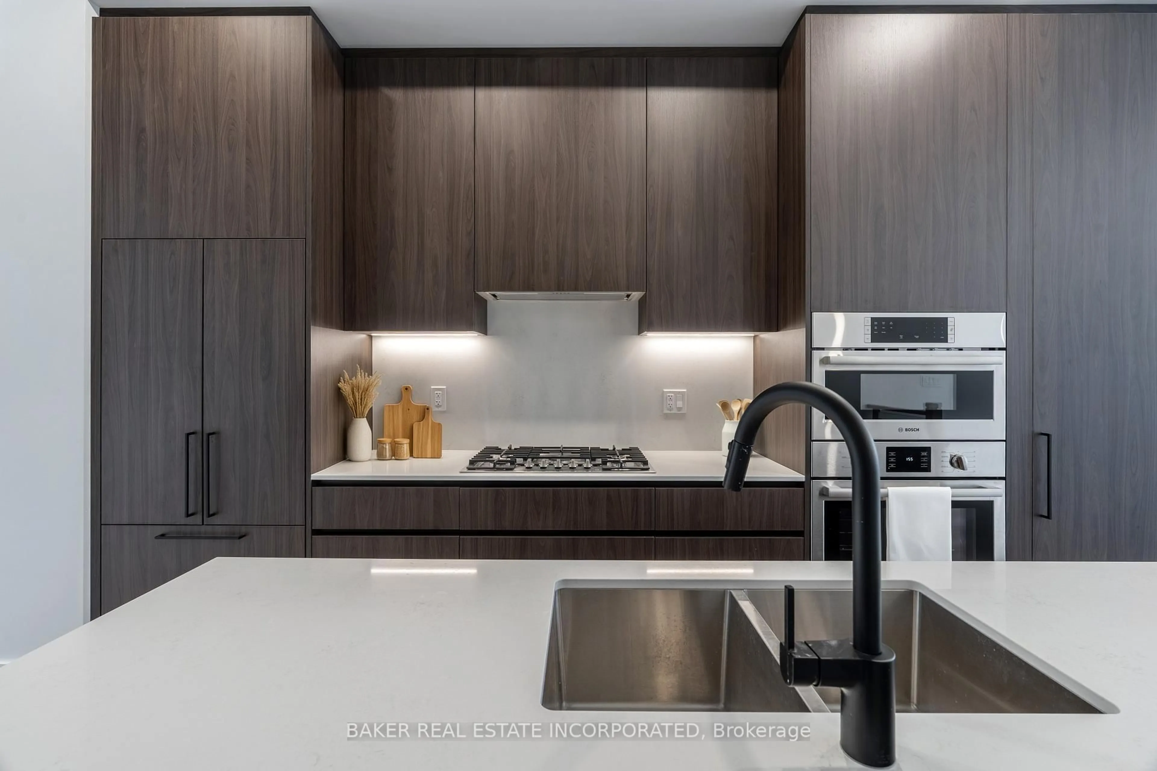 Contemporary kitchen, ceramic/tile floor for 50 Coveside Dr #31, Mississauga Ontario L5H 0B2