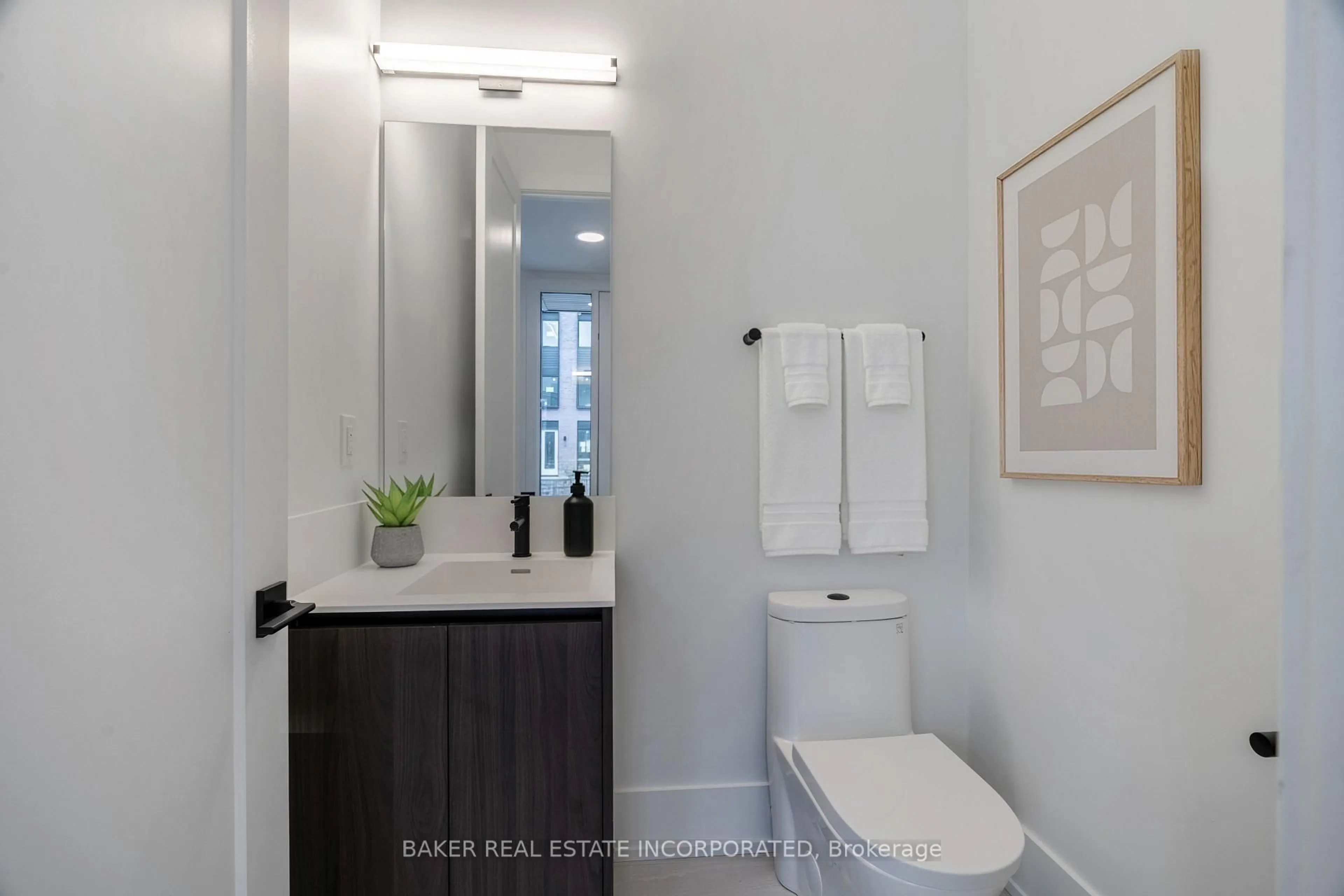 Standard bathroom, ceramic/tile floor for 50 Coveside Dr #31, Mississauga Ontario L5H 0B2