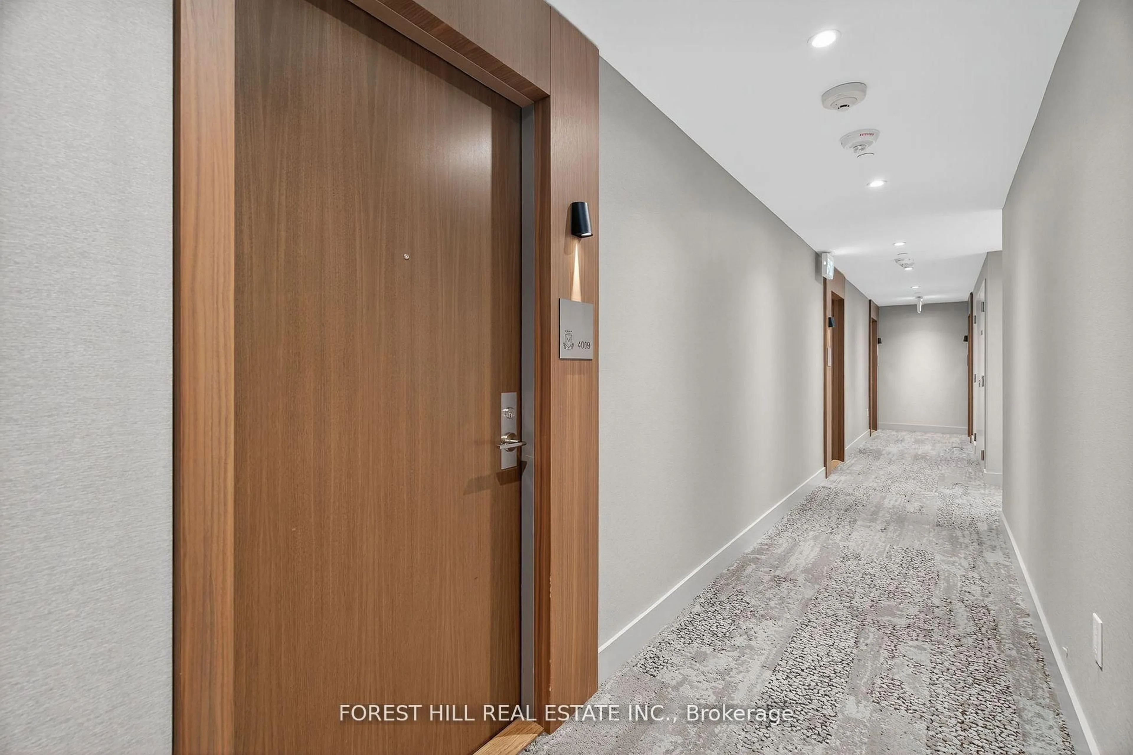 Indoor foyer for 1928 Lake shore Blvd #4009, Toronto Ontario L4C 5T2
