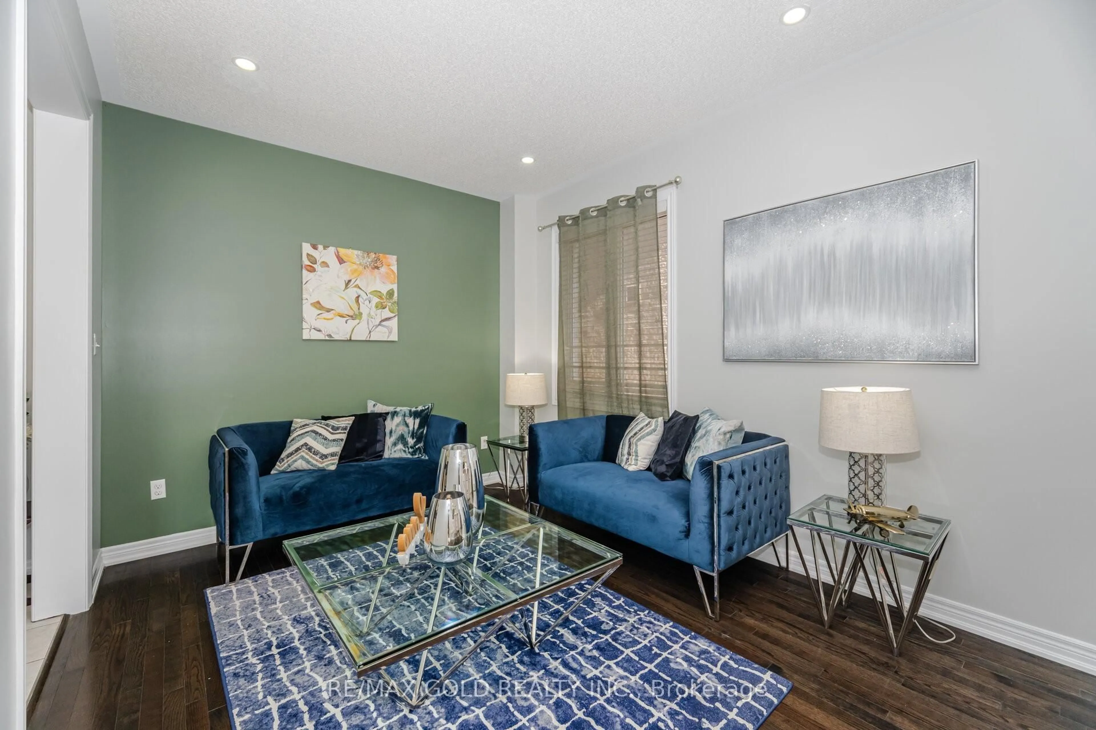 Living room with furniture, unknown for 262 Thorndale Rd, Brampton Ontario L6P 3H2