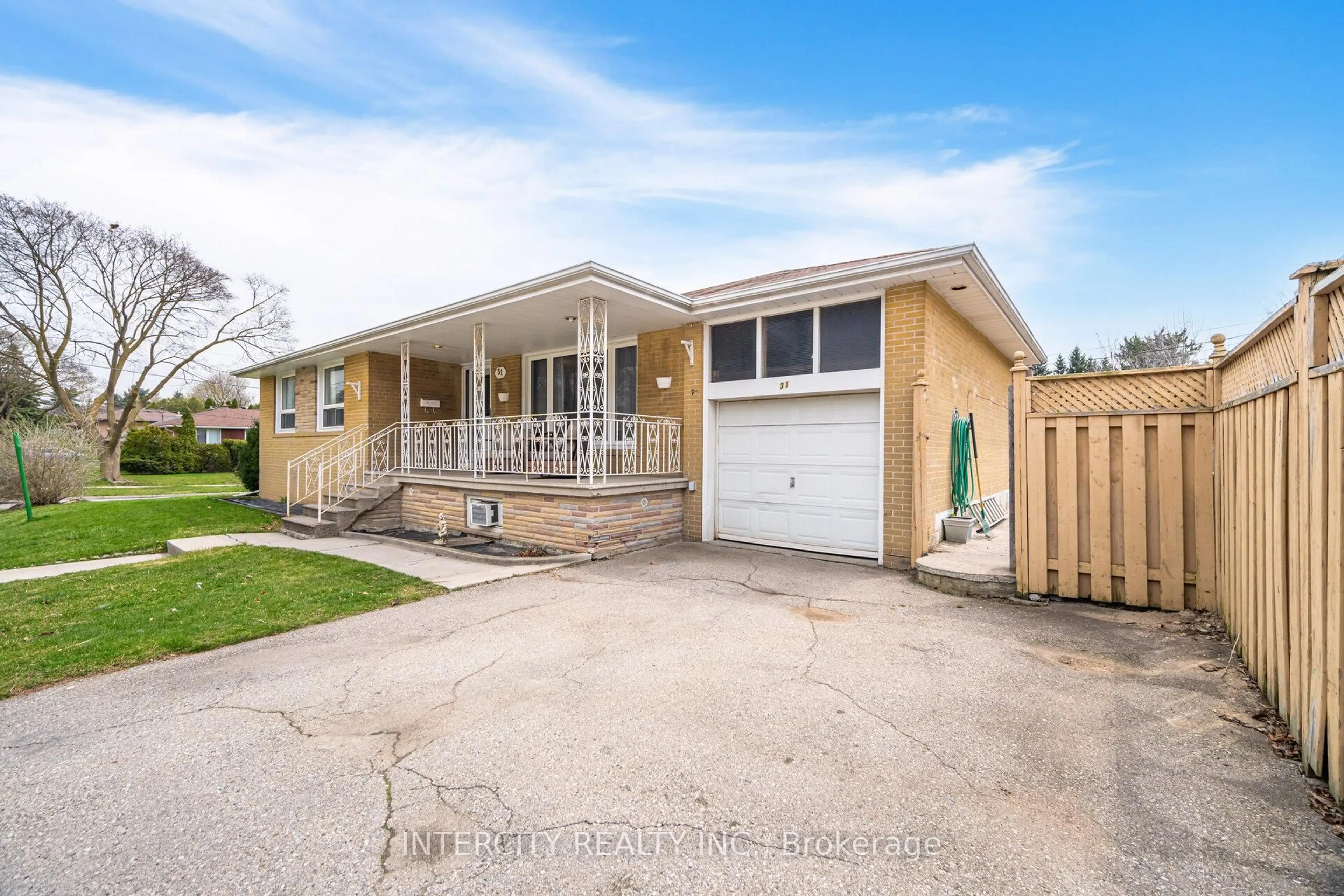 Unknown for 31 Munhall Rd, Toronto Ontario M6P 1R2