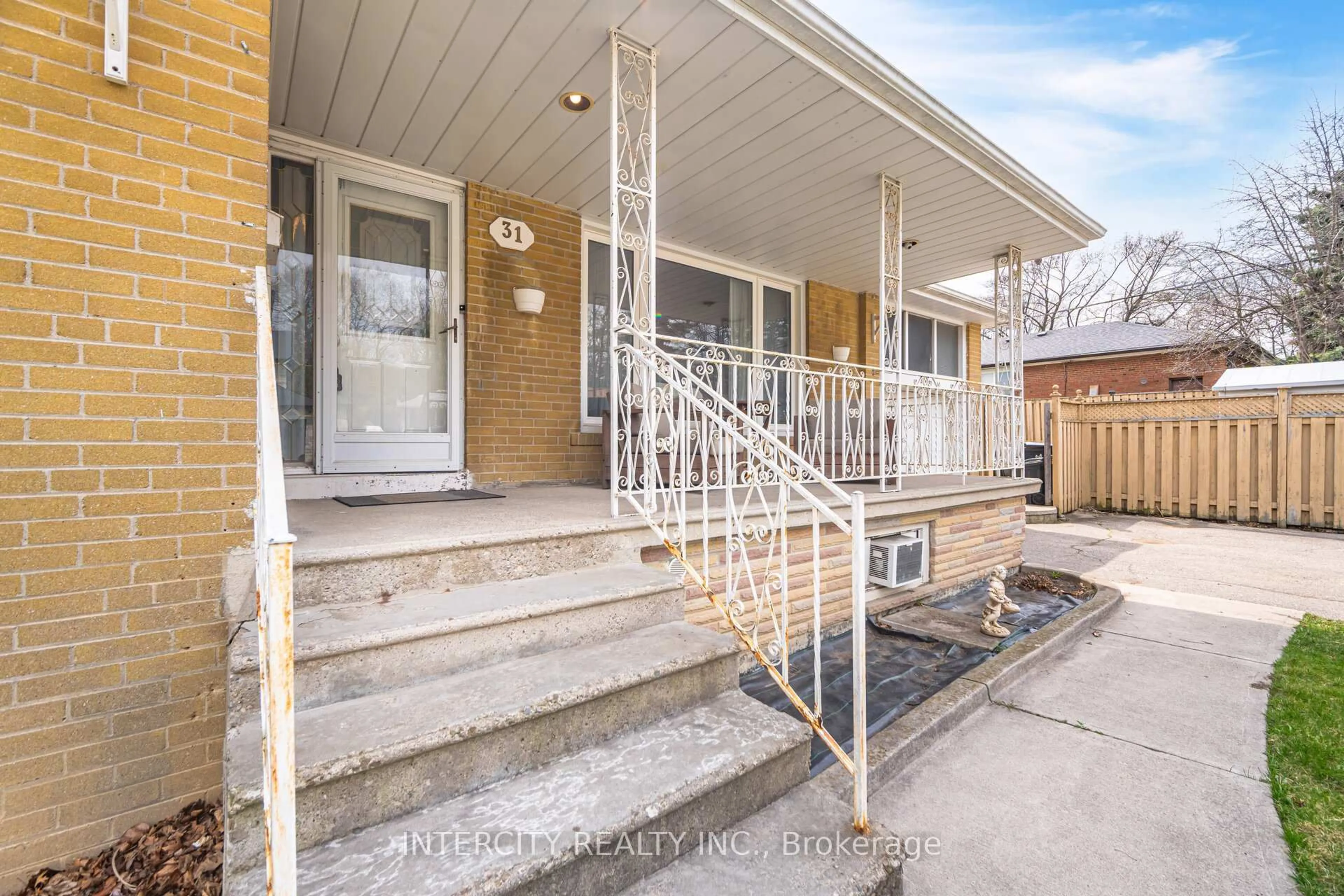 Unknown for 31 Munhall Rd, Toronto Ontario M6P 1R2