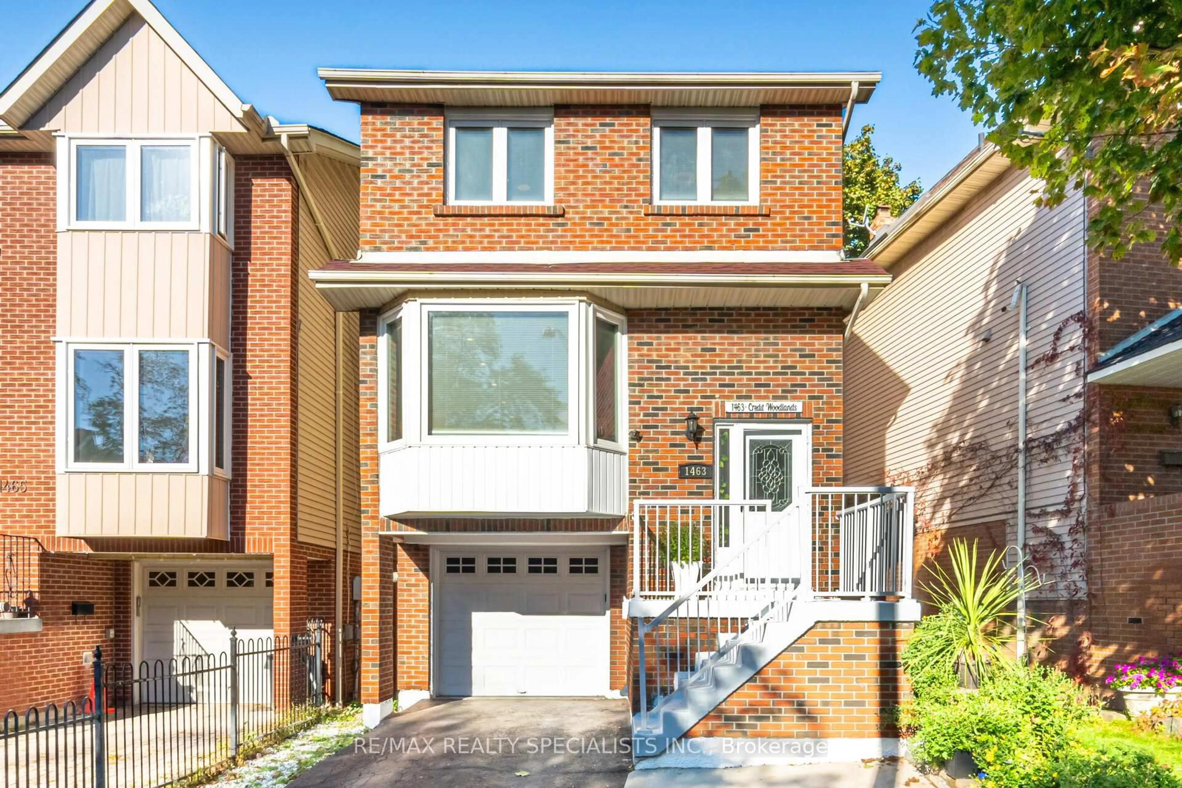 Home with brick exterior material, street for 1463 Credit Woodlands Crt, Mississauga Ontario L5C 3V7