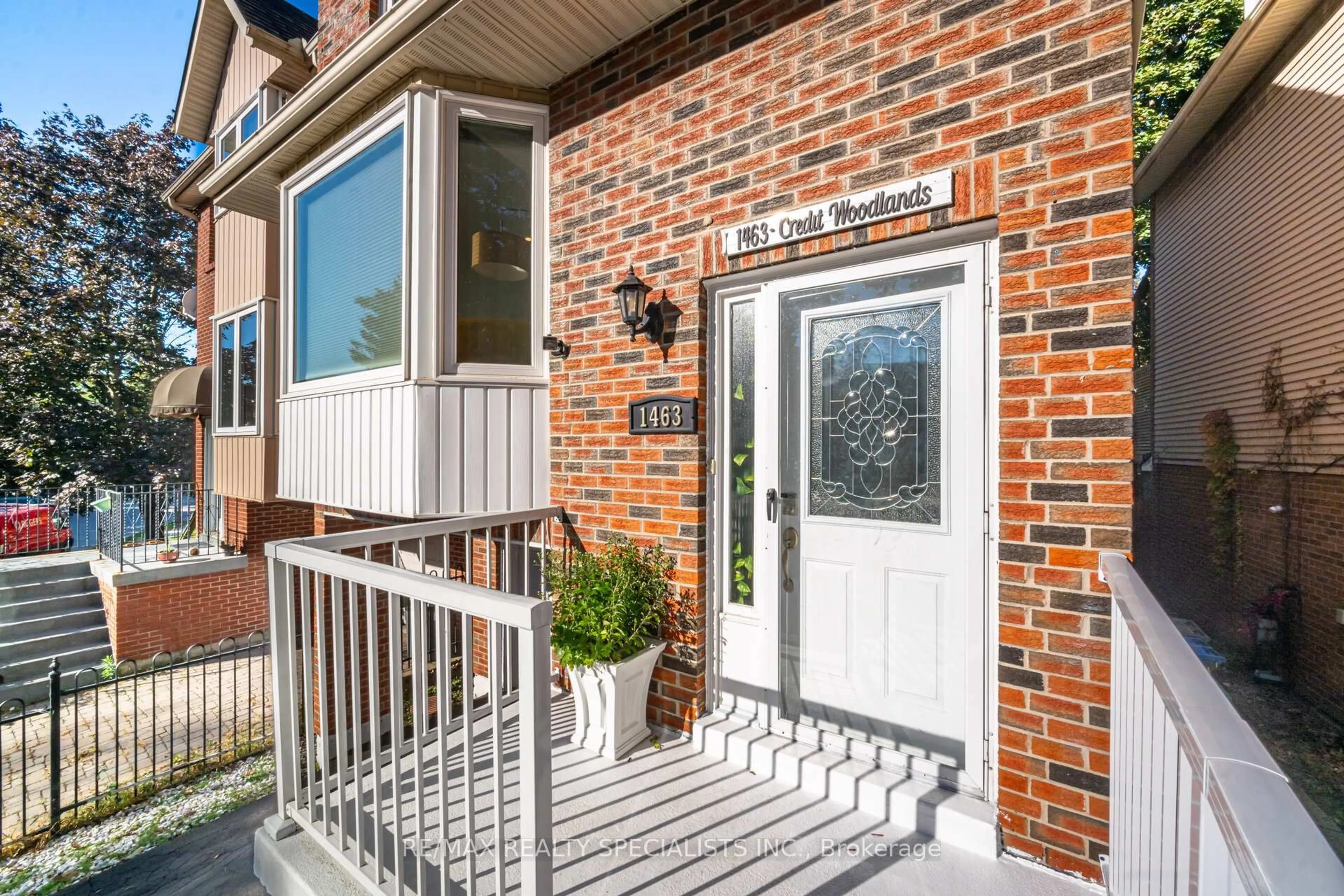 Home with brick exterior material, street for 1463 Credit Woodlands Crt, Mississauga Ontario L5C 3V7