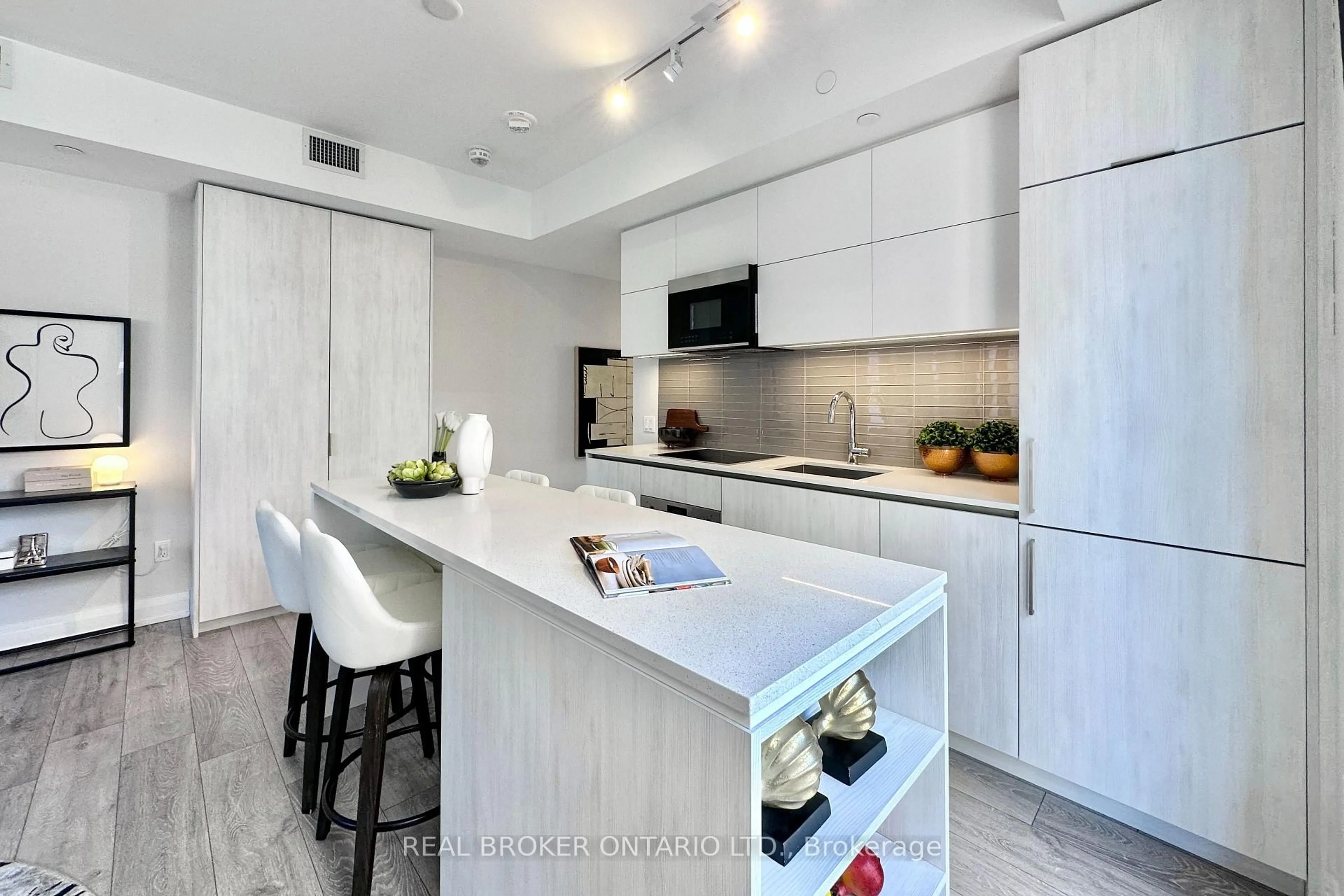 Contemporary kitchen, ceramic/tile floor for 21 Park St #518, Mississauga Ontario L5G 1L7