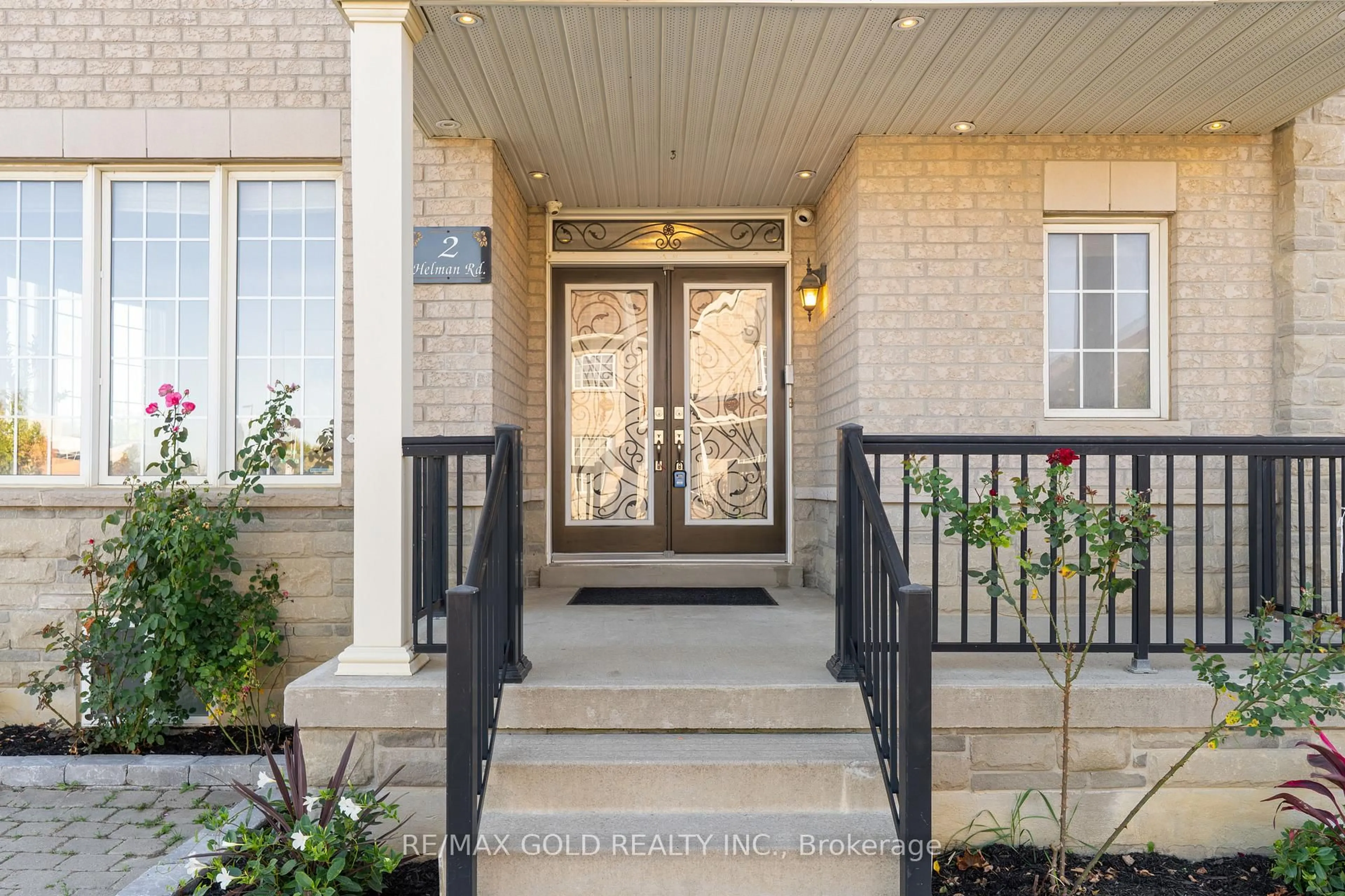 Indoor entryway for 2 Helman Rd, Brampton Ontario L6R 0R4