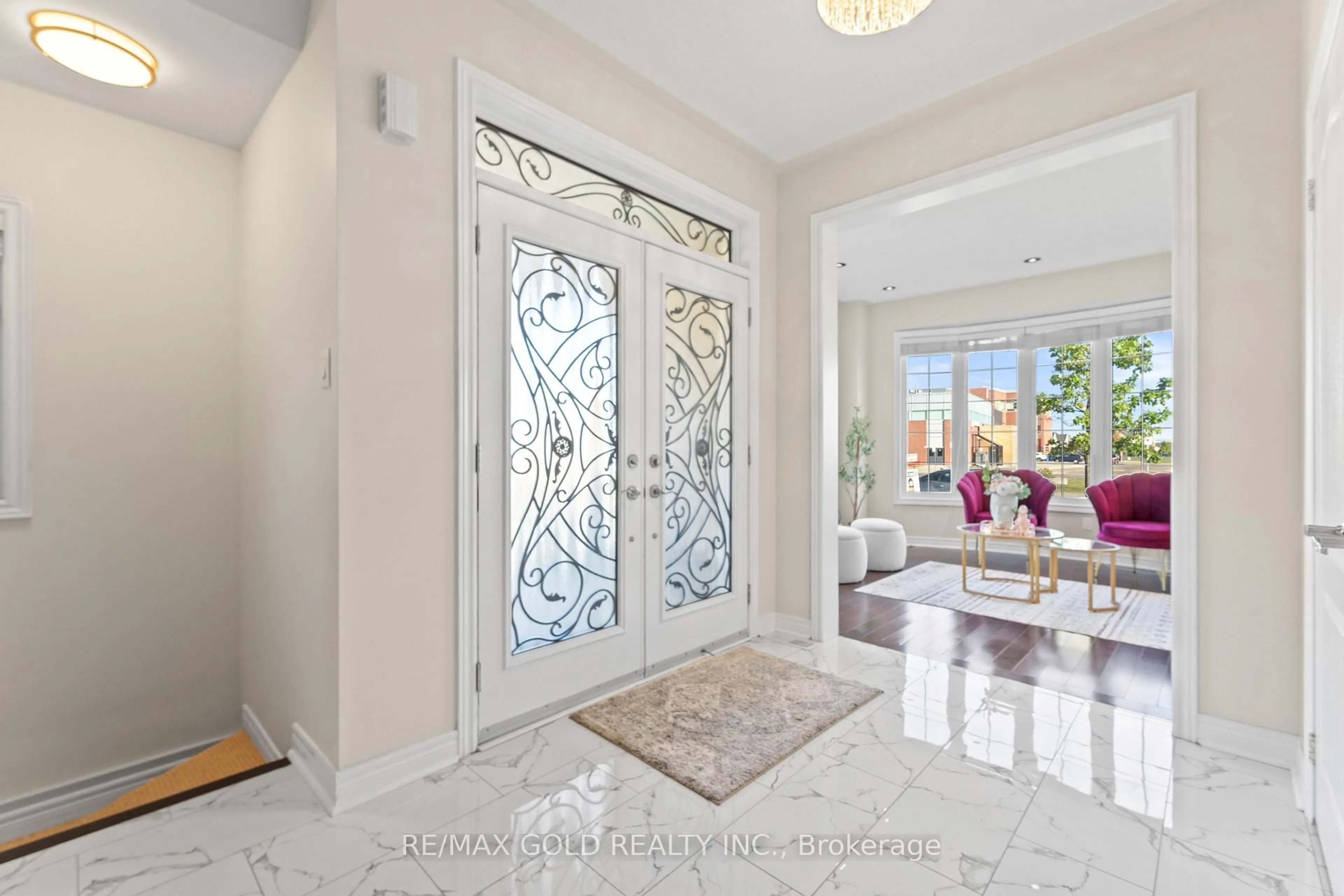 Indoor entryway for 2 Helman Rd, Brampton Ontario L6R 0R4