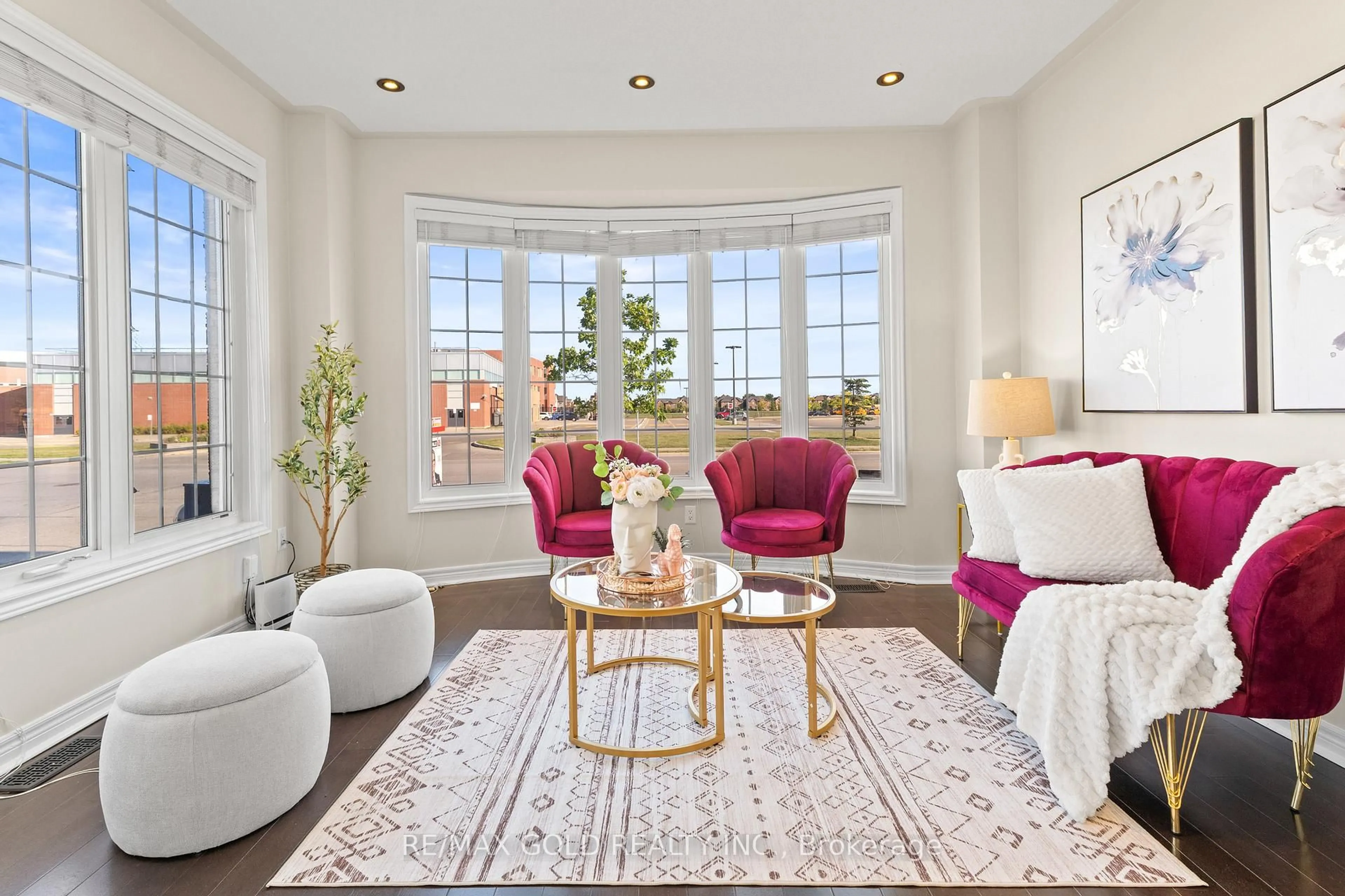 Living room with furniture, unknown for 2 Helman Rd, Brampton Ontario L6R 0R4