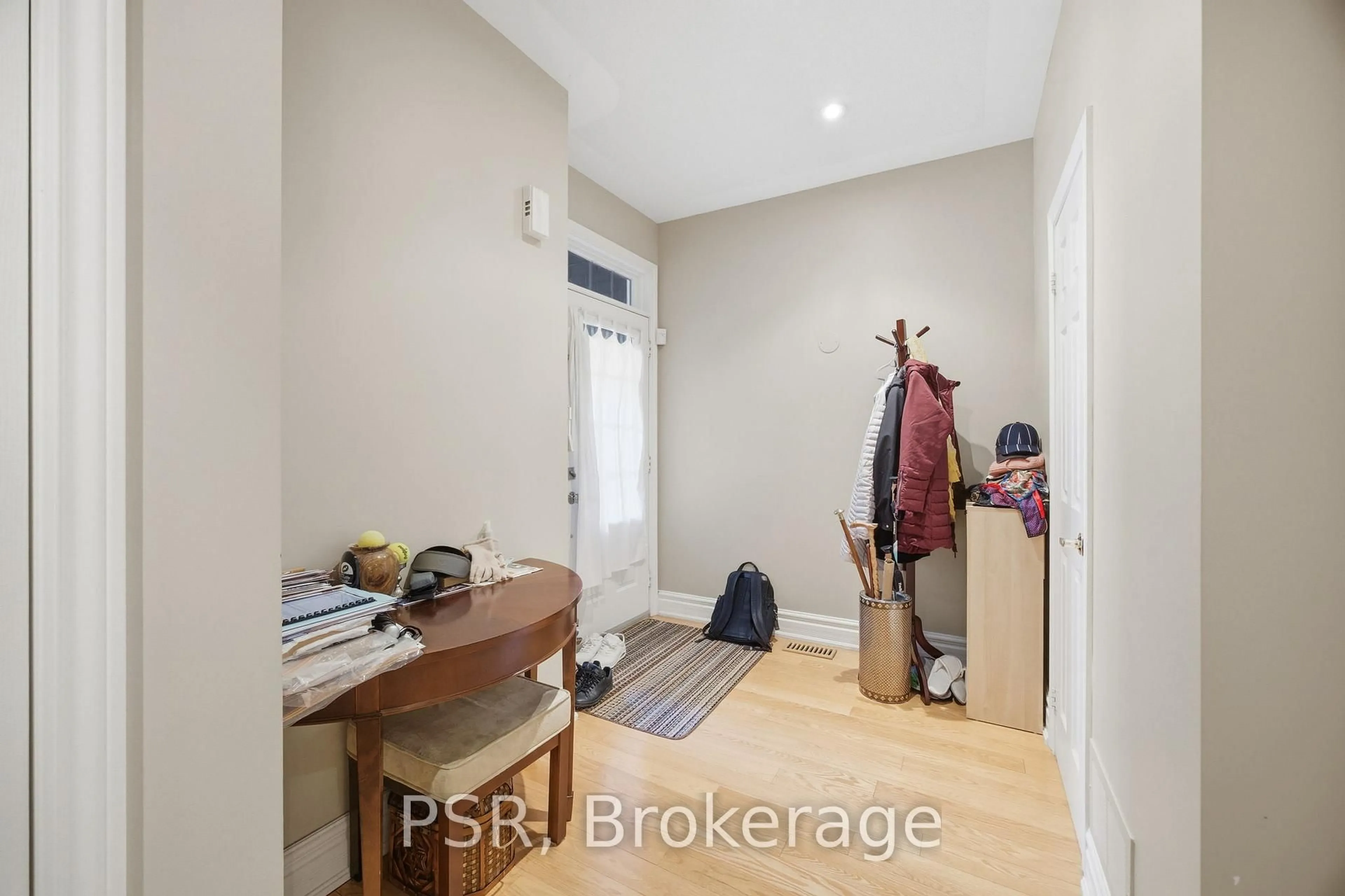 Indoor entryway for 2000 The Collegeway #35, Mississauga Ontario L5L 5Y9