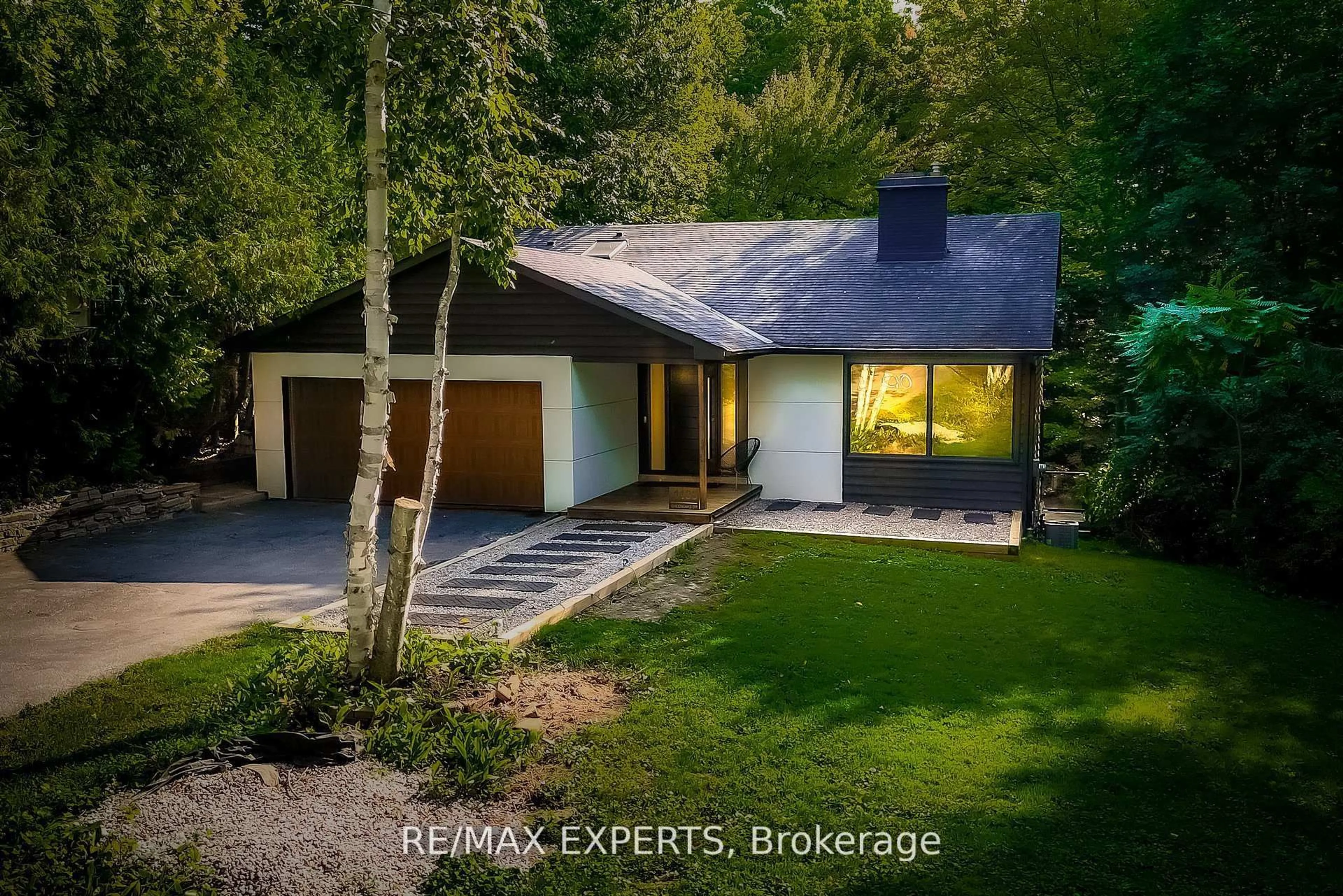 Home with brick exterior material, unknown for 1135 Greenoaks Dr, Mississauga Ontario L5J 3A1