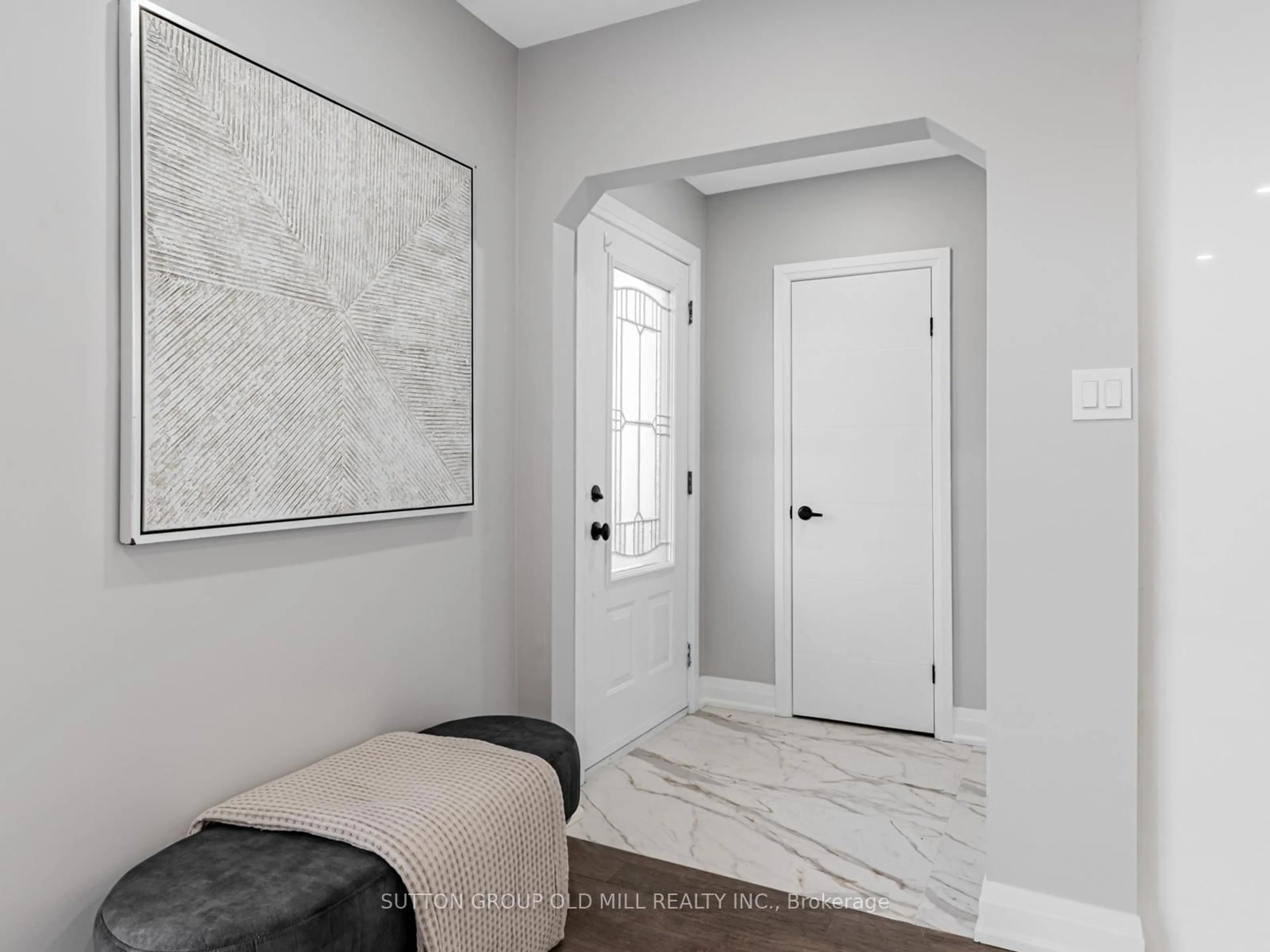 Indoor entryway for 7 Heatherglen Rd, Toronto Ontario M9W 4P9