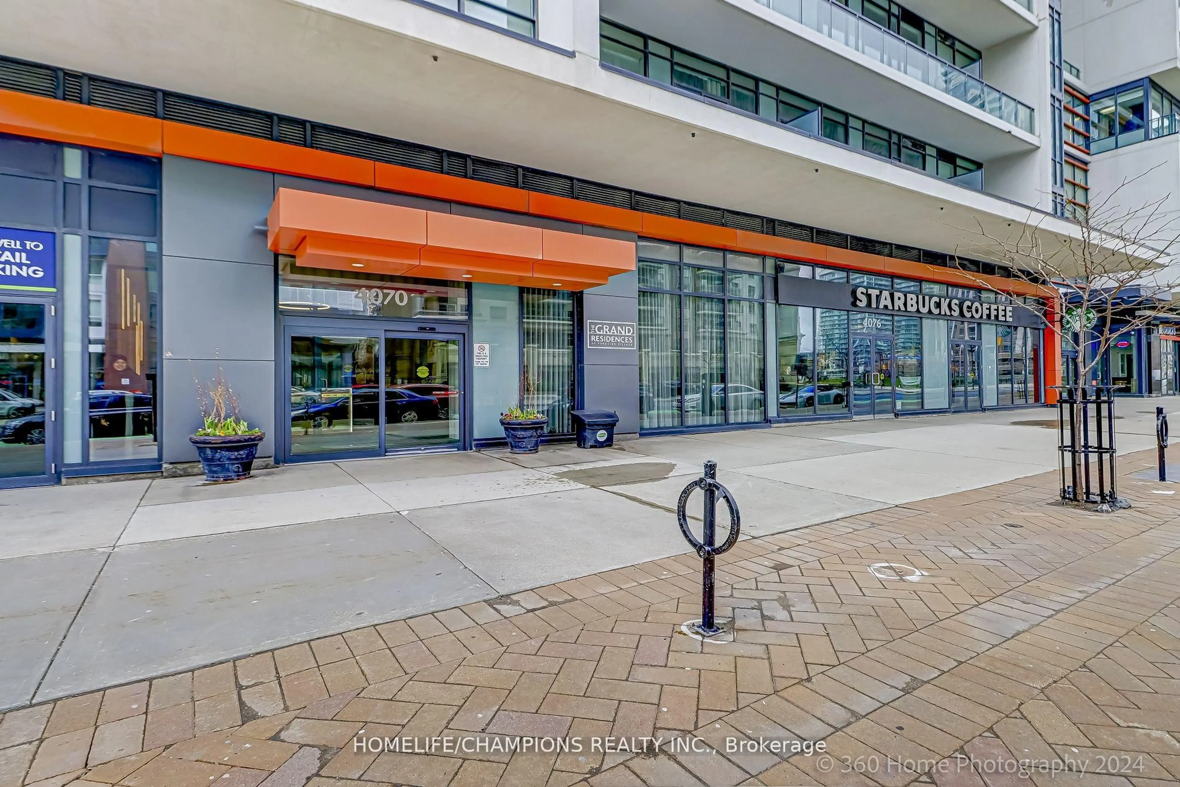 Indoor foyer for 4070 Confederation Pkwy #709, Mississauga Ontario L5B 0E9