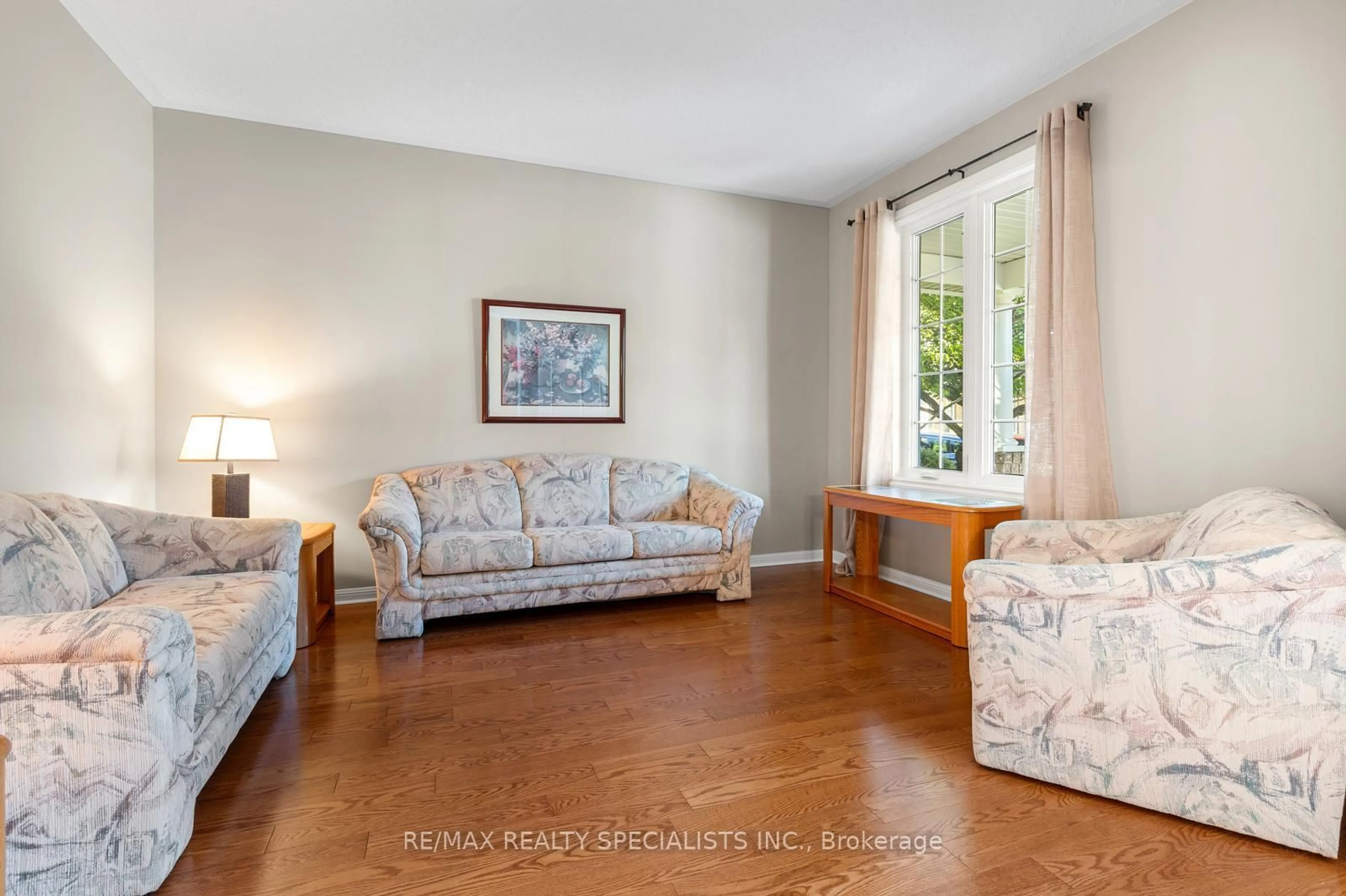 Living room with furniture, unknown for 700 Auger Terr, Milton Ontario L9T 5M2