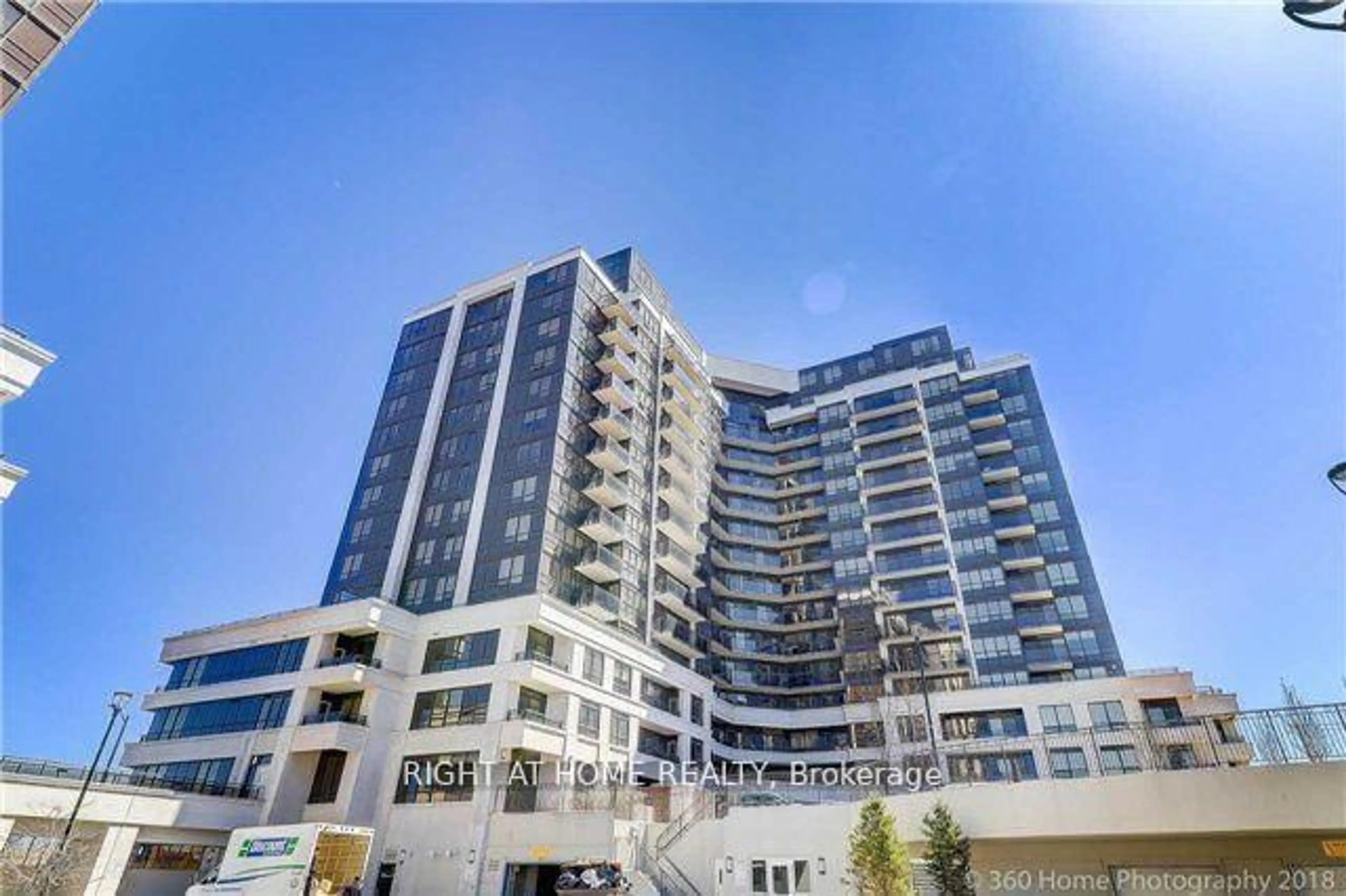 Indoor foyer for 1060 Sheppard Ave #519, Toronto Ontario M3J 0G7