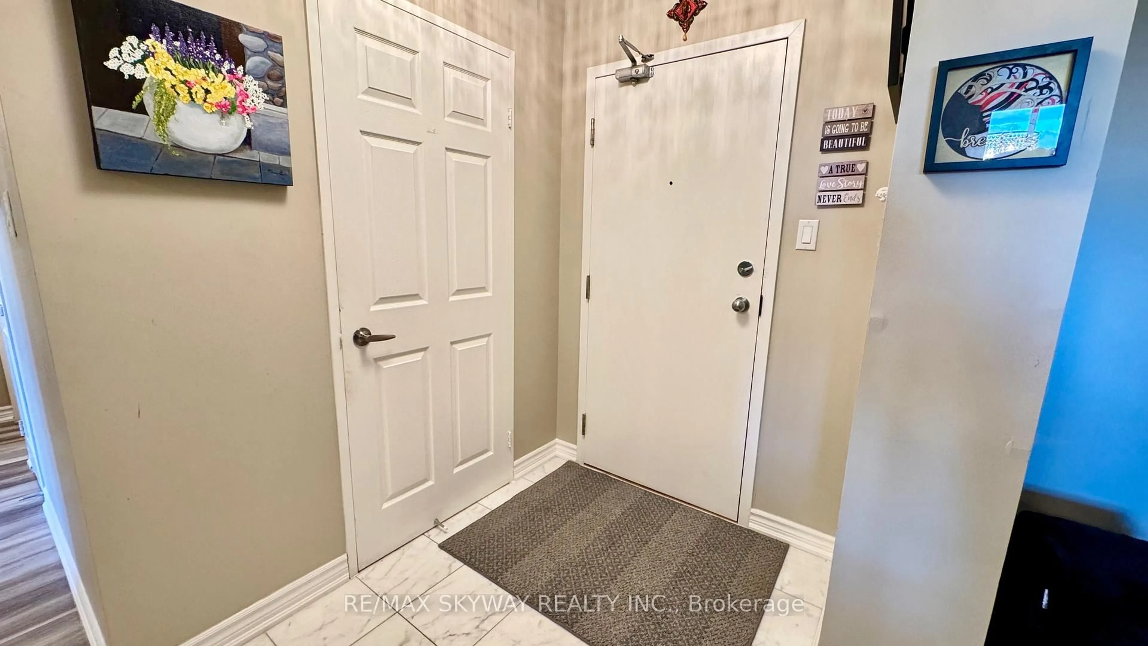 Indoor entryway for 30 Malta Ave #909, Brampton Ontario L6Y 4S5