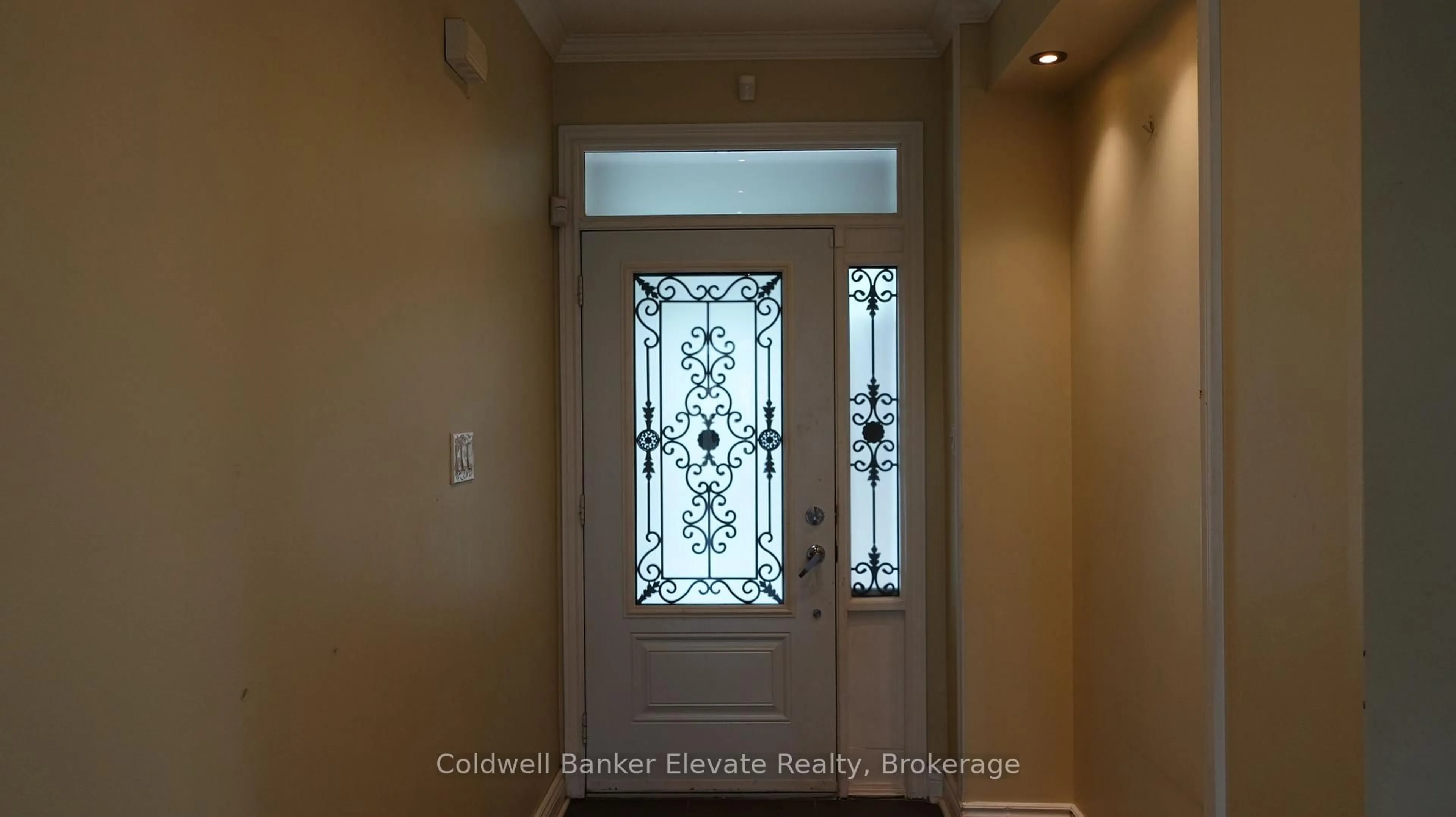 Indoor entryway for 20 Goldnugget Rd, Brampton Ontario L6Y 5N7