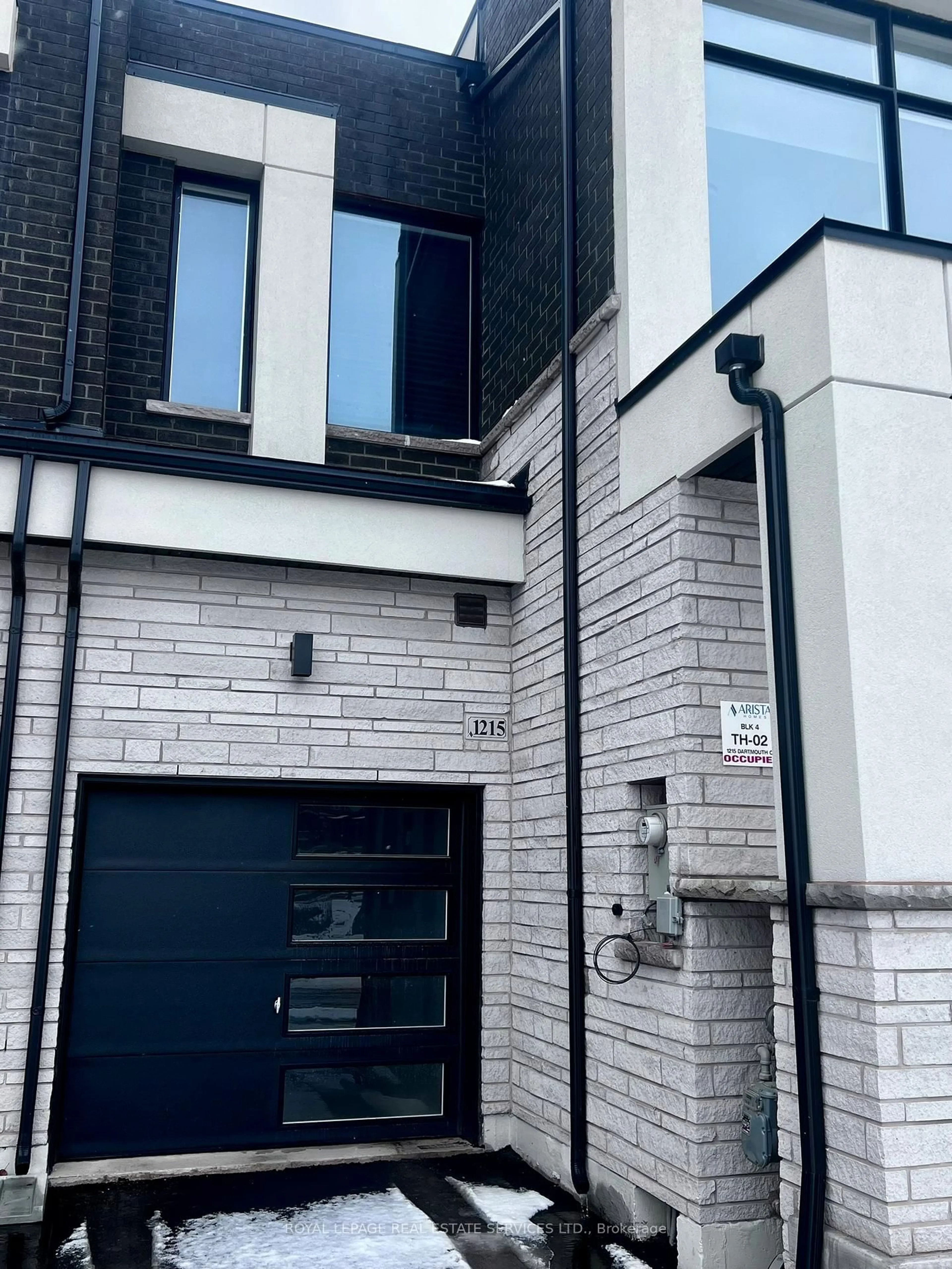 Home with brick exterior material, building for 1215 Dartmouth Cres, Oakville Ontario L6H 8C1