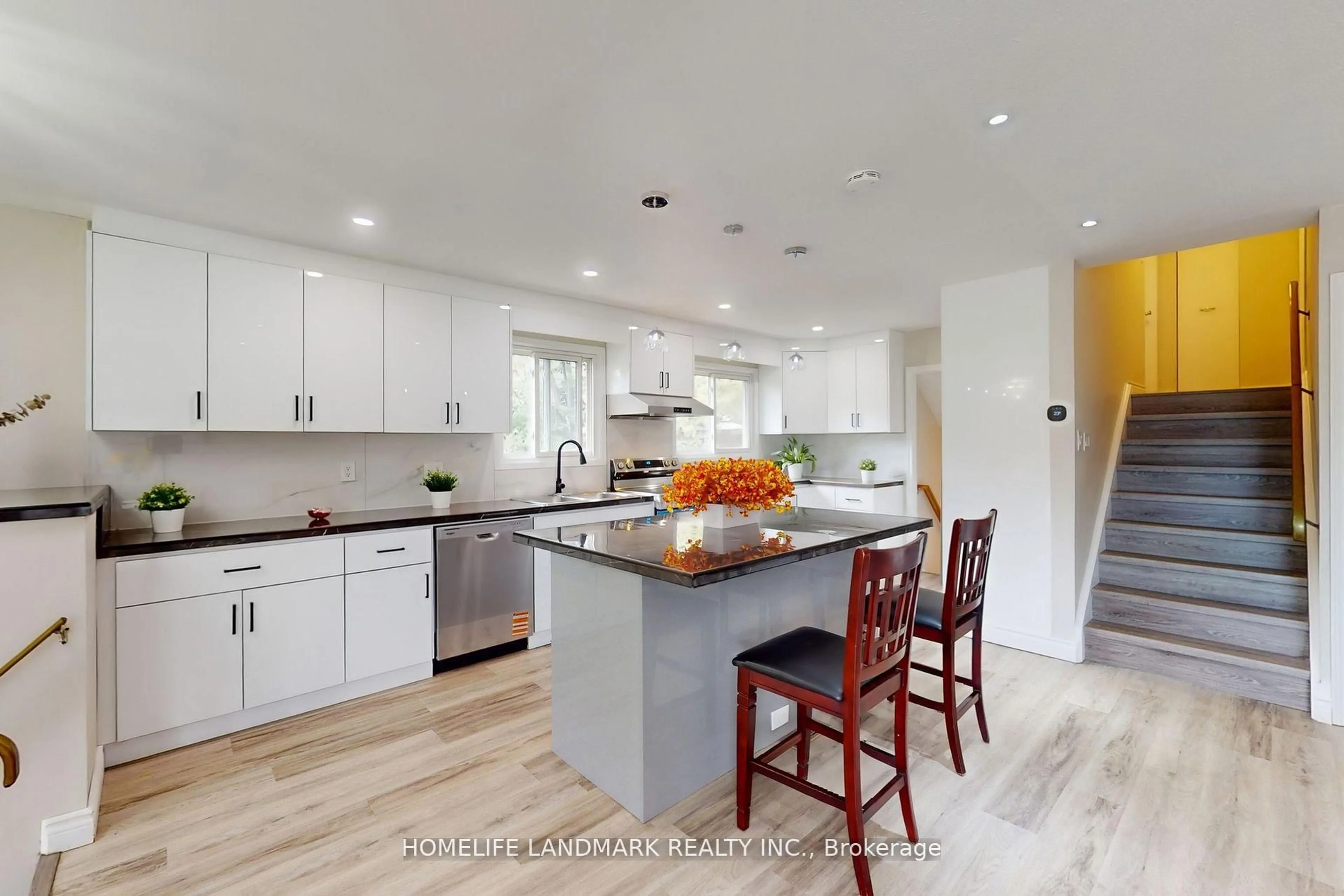 Open concept kitchen, unknown for 2203 Council Ring Rd, Mississauga Ontario L5L 1B6