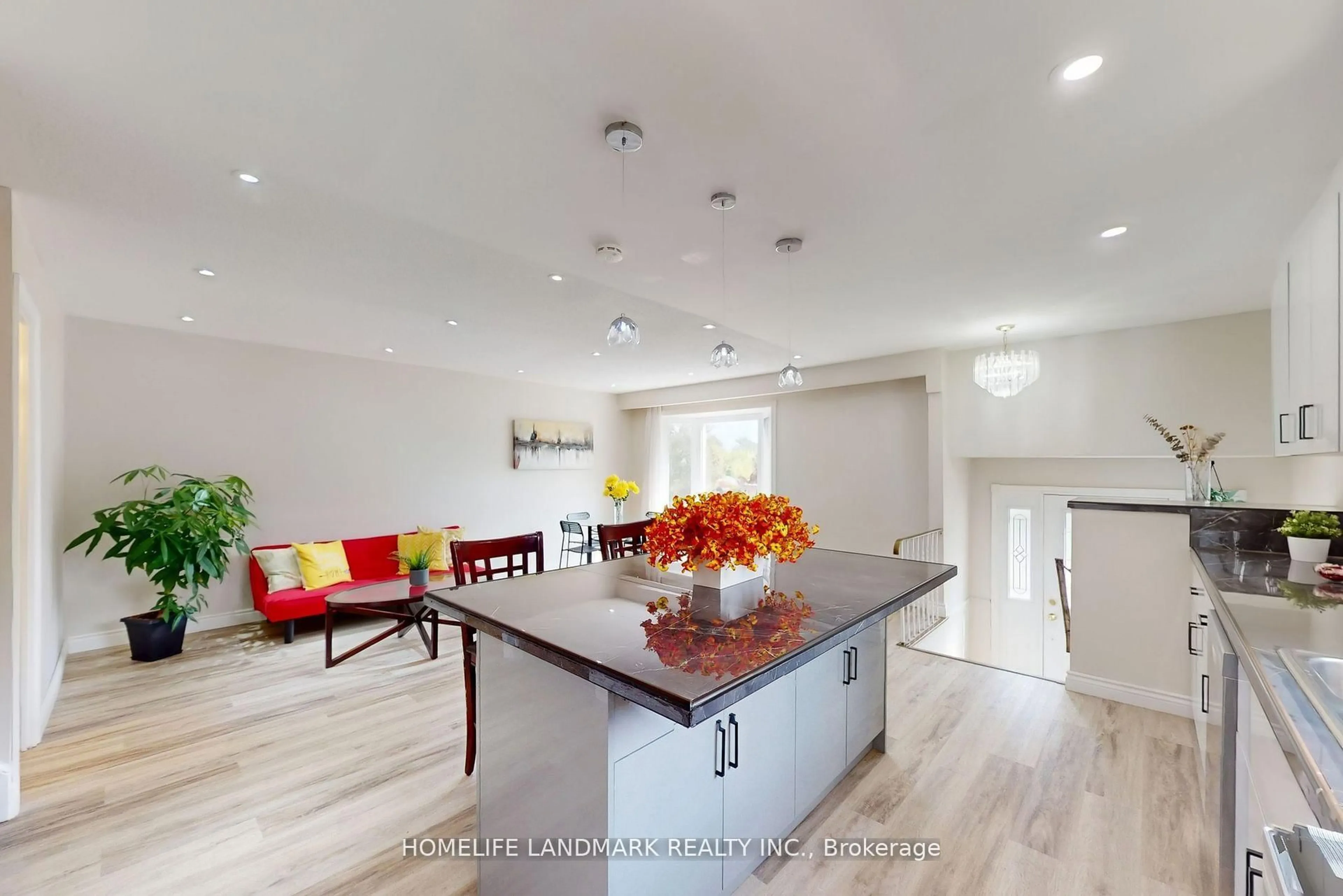 Open concept kitchen, unknown for 2203 Council Ring Rd, Mississauga Ontario L5L 1B6