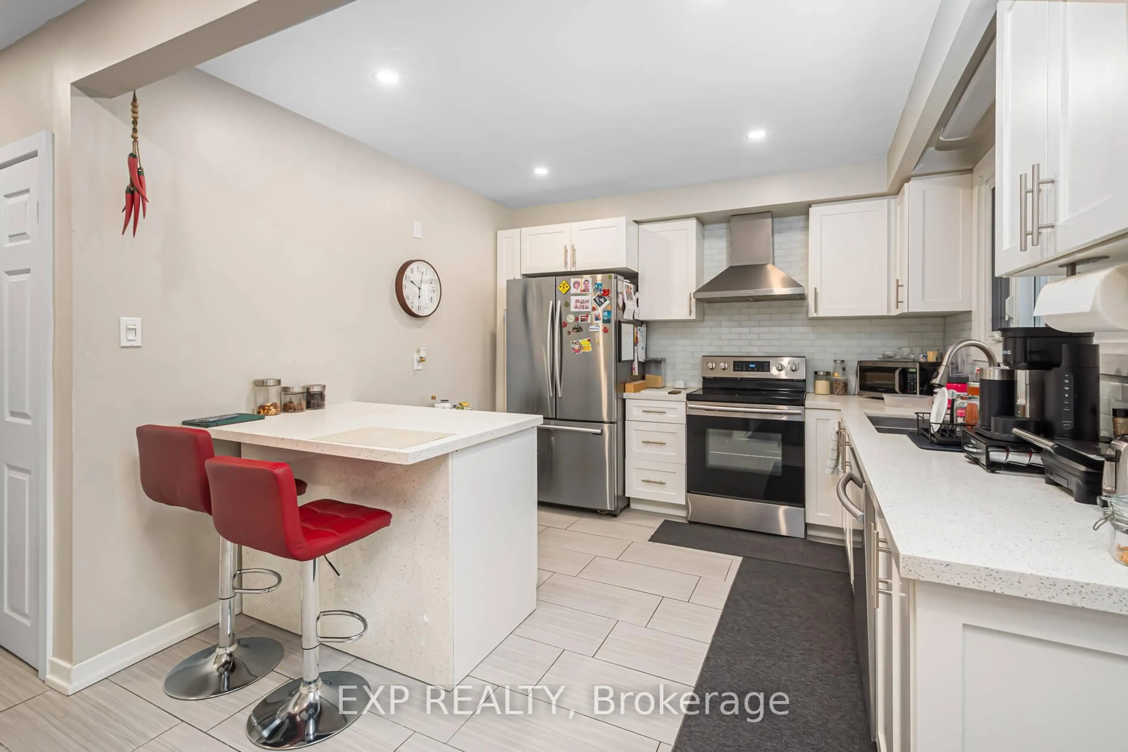 Standard kitchen, ceramic/tile floor for 78 Sunset Tr, Toronto Ontario M9M 1J6
