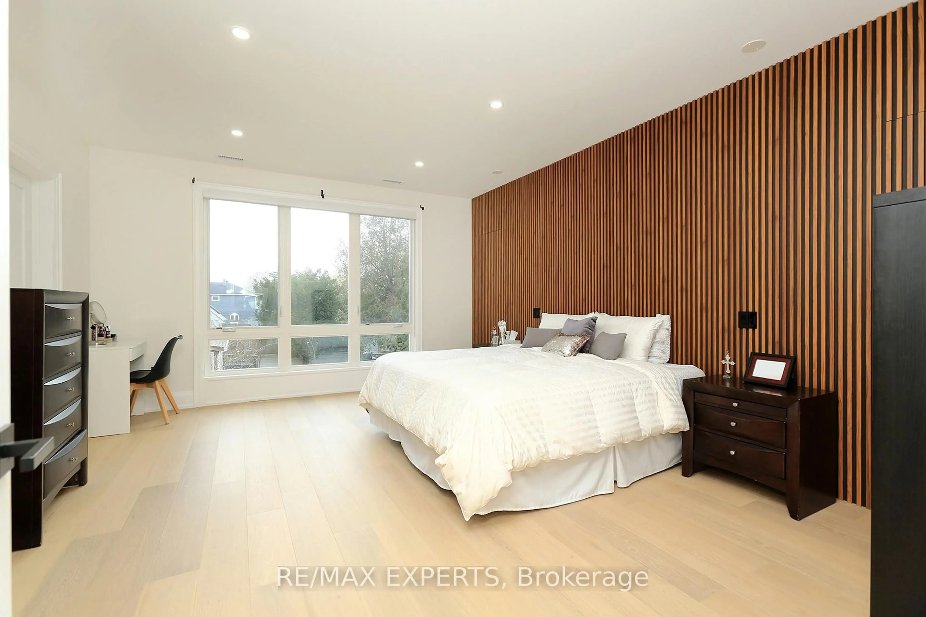 Bedroom with bed, wood/laminate floor for 31 Fulham Dr, Toronto Ontario M8W 4T1