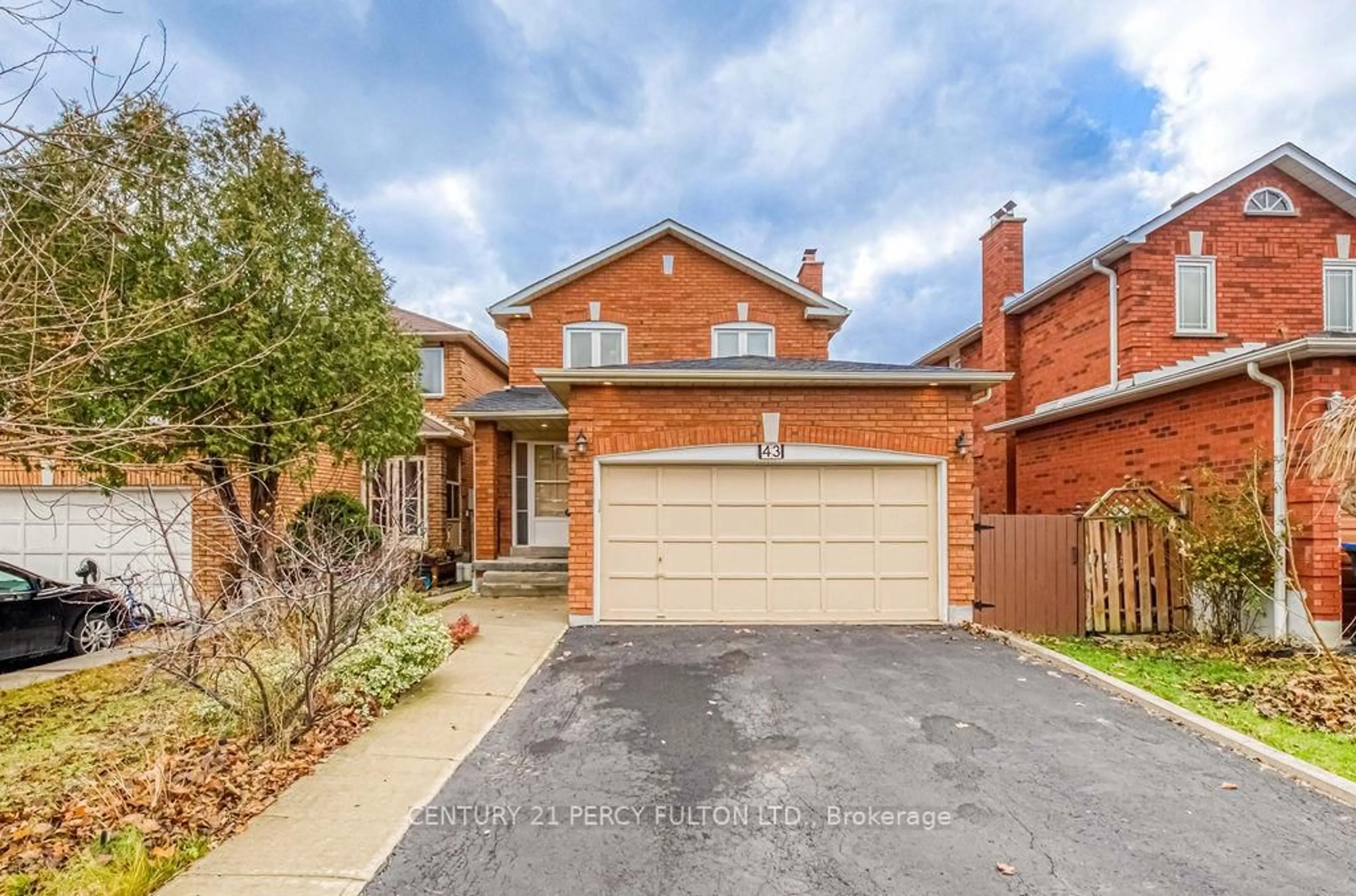 Home with brick exterior material, street for 43 Windmill Blvd, Brampton Ontario L6Y 3E9