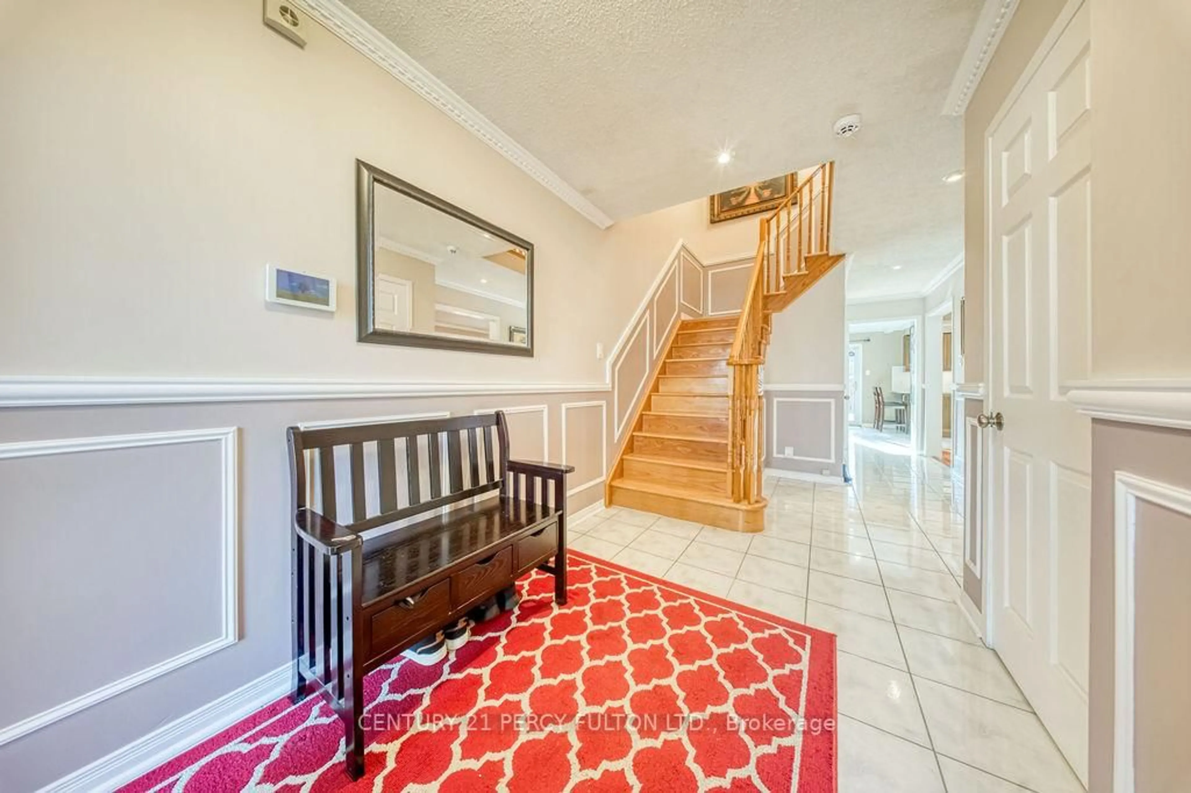 Indoor foyer for 43 Windmill Blvd, Brampton Ontario L6Y 3E9