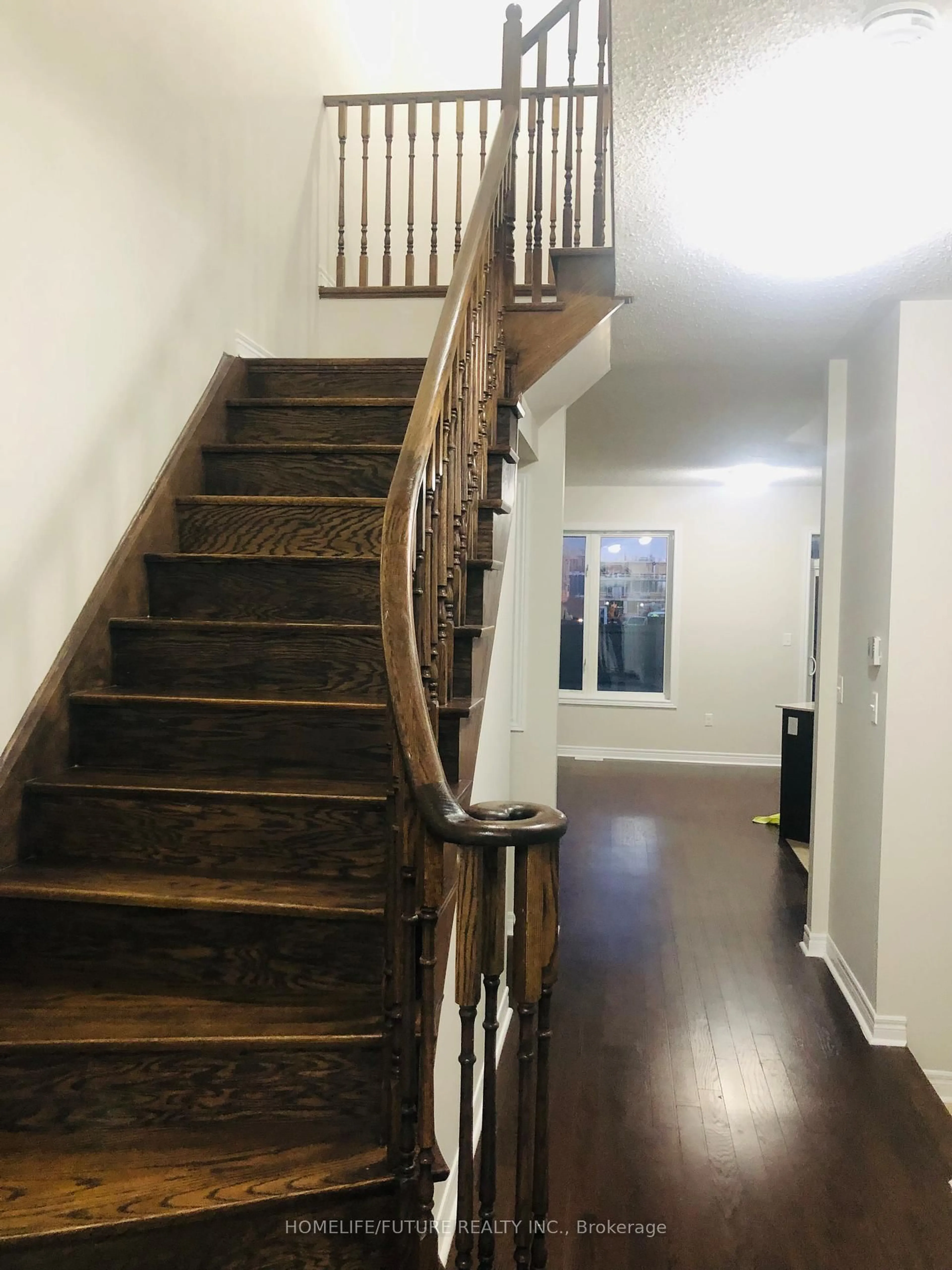 Stairs for 66 Kempsford Cres, Brampton Ontario L7A 4M5