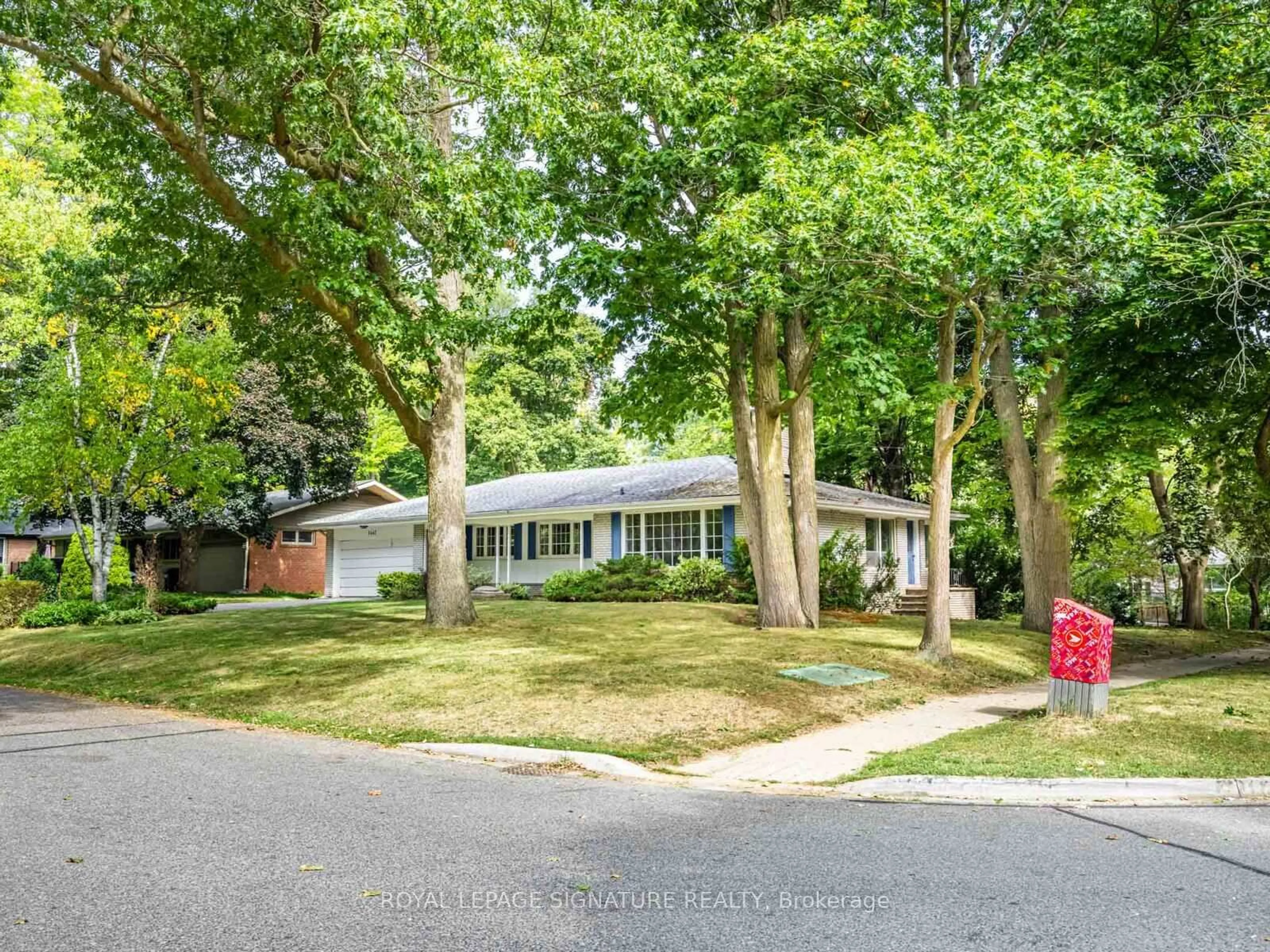 A pic from outside/outdoor area/front of a property/back of a property/a pic from drone, street for 1447 Merrow Rd, Mississauga Ontario L5J 3C4