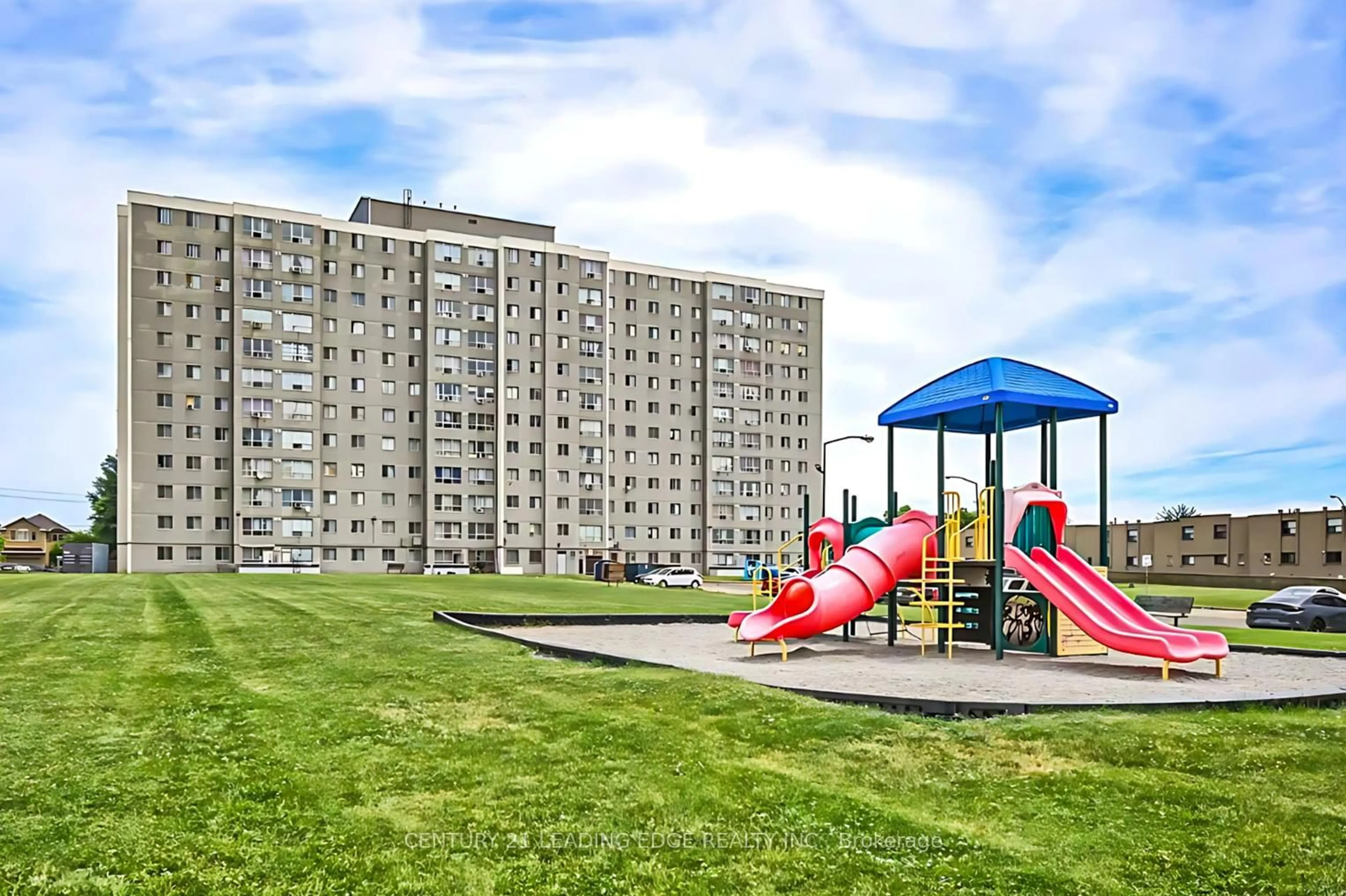 Patio, building for 940 Caledonia Rd #611, Toronto Ontario M6B 2G8