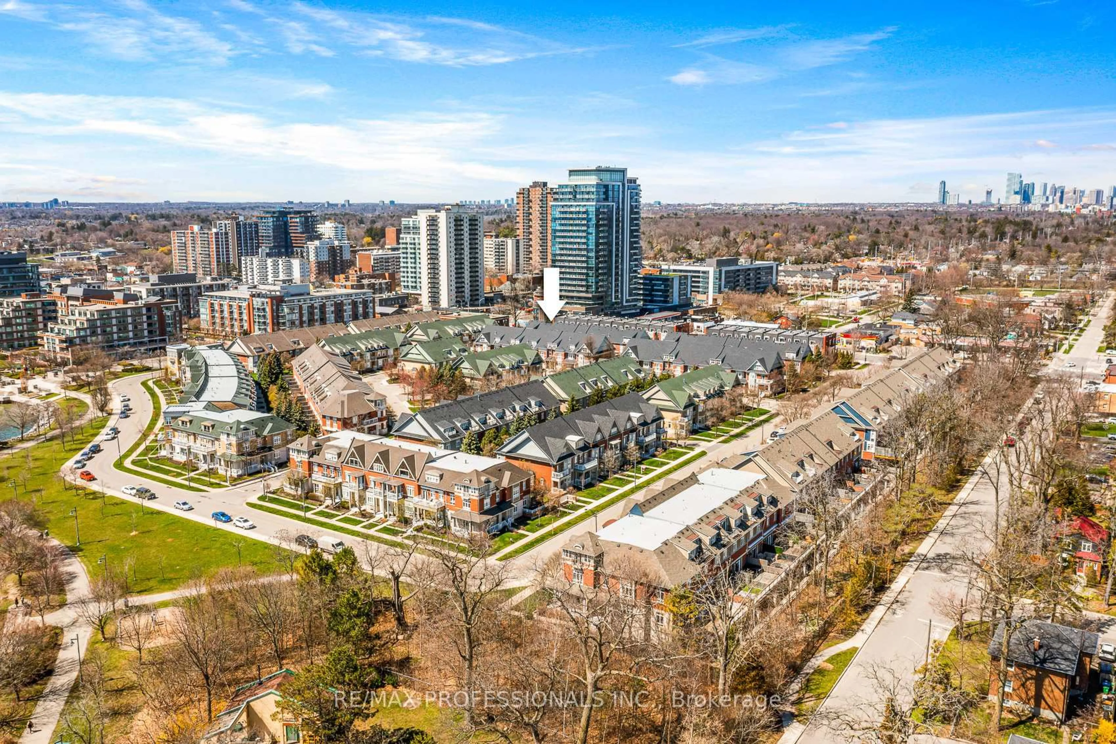 A pic from outside/outdoor area/front of a property/back of a property/a pic from drone, city buildings view from balcony for 13 Compass Way #25, Mississauga Ontario L5G 4T8